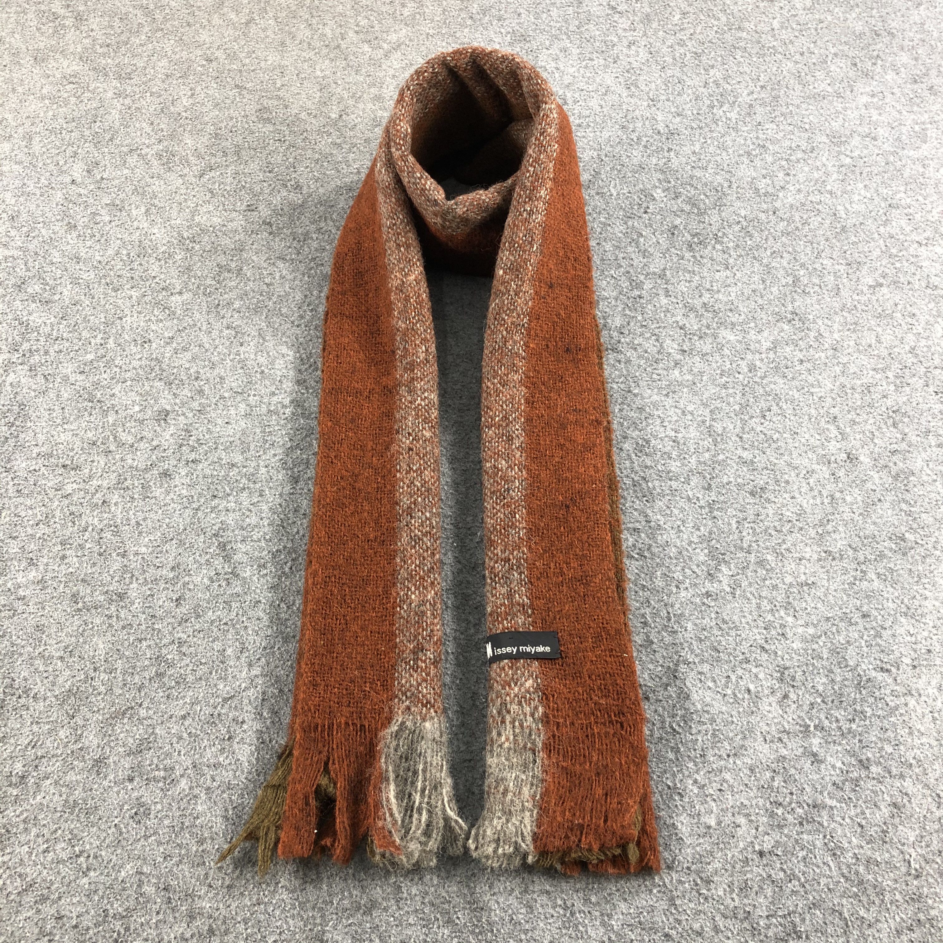 Issey Miyake Issey Miyake Rare Wool Scarf Muffler V763 Size ONE SIZE - 1 Thumbnail