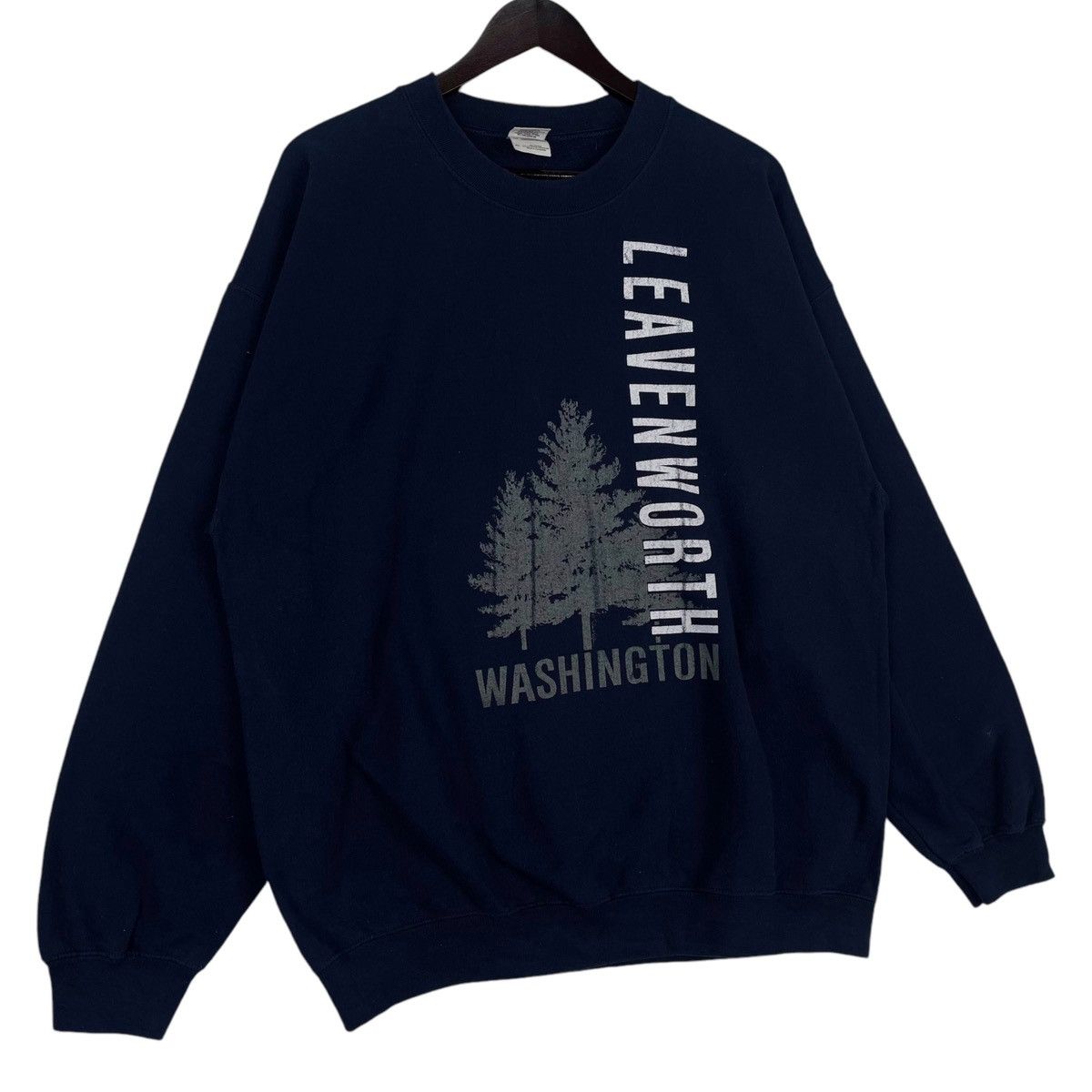 Gildan × Vintage Vintage GILDAN Leaveworth Washington Crewneck Sweatshirt Size US XL / EU 56 / 4 - 2 Thumbnail