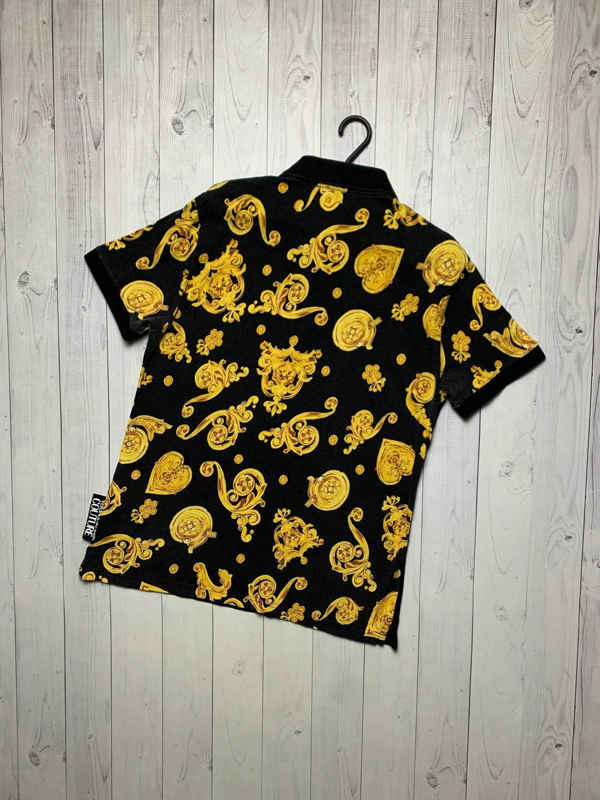 Vintage Vintage Versace jeans Couture polo size L logo Size US L / EU 52-54 / 3 - 1 Thumbnail