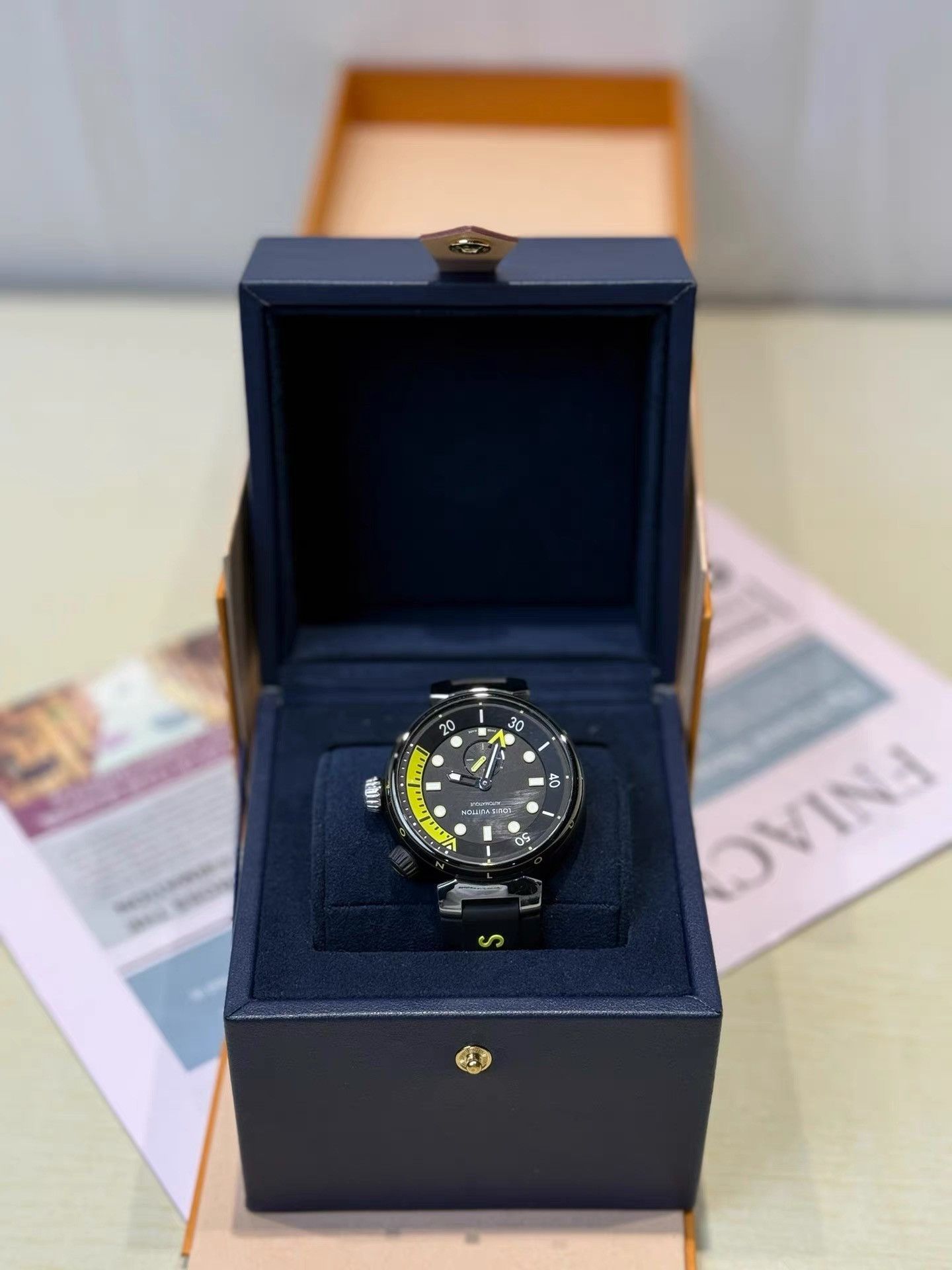 Louis Vuitton Louis Vuitton Diver Watch K36 Size ONE SIZE - 1 Thumbnail
