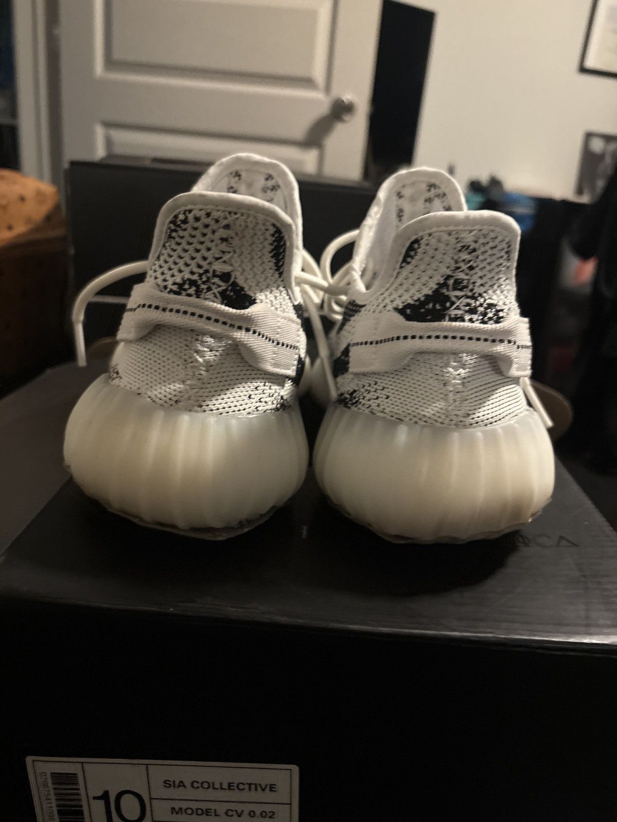 Yeezy Yeezy Boost 350 Zebra v2 Size US 10 / EU 43 - 4 Thumbnail