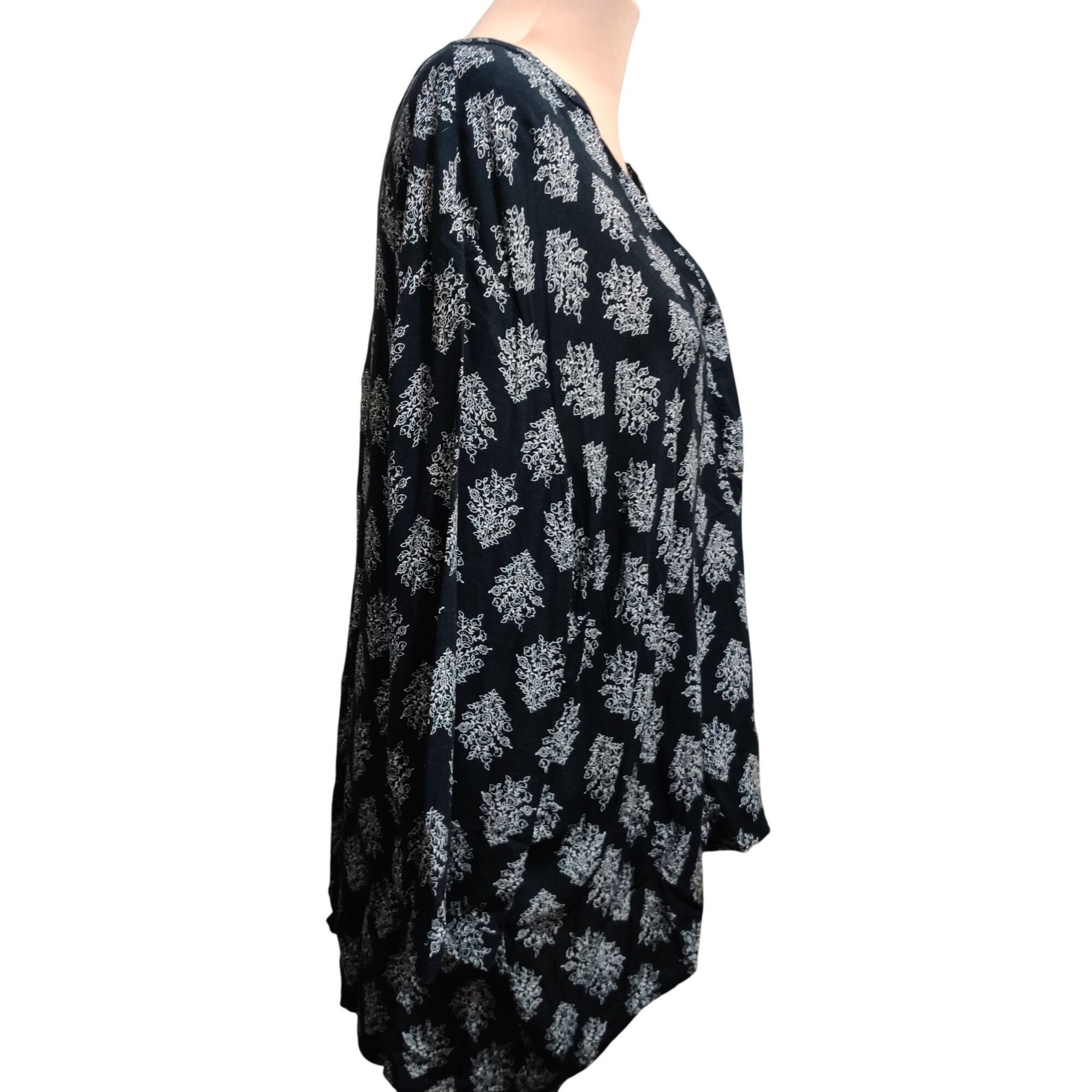 Old Navy Old Navy XXL Plus Size Black White Floral Tunic Blouse Long Size XXL / US 16-18 / IT 52-54 - 7 Thumbnail