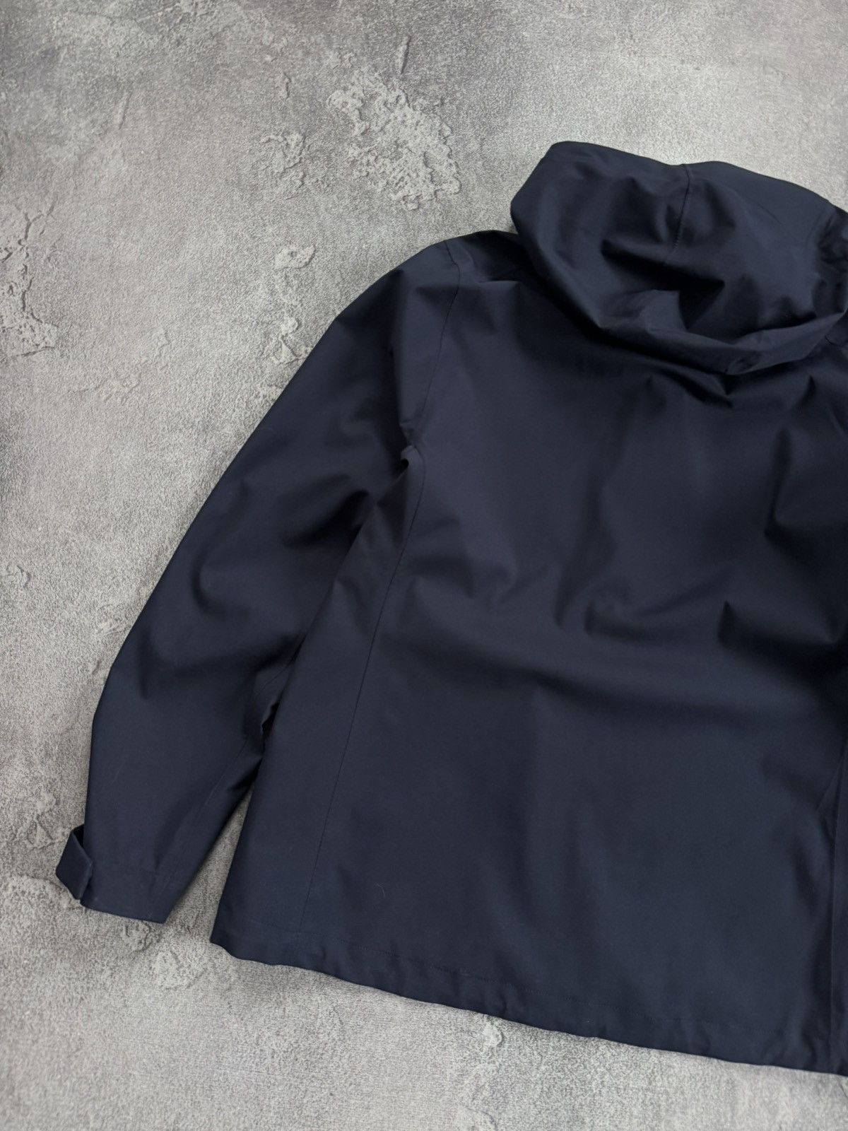 Uniqlo Uniqlo L/size waterproof windbreaker light jacket outdoor Size L / US 10 / IT 46 - 17 Thumbnail