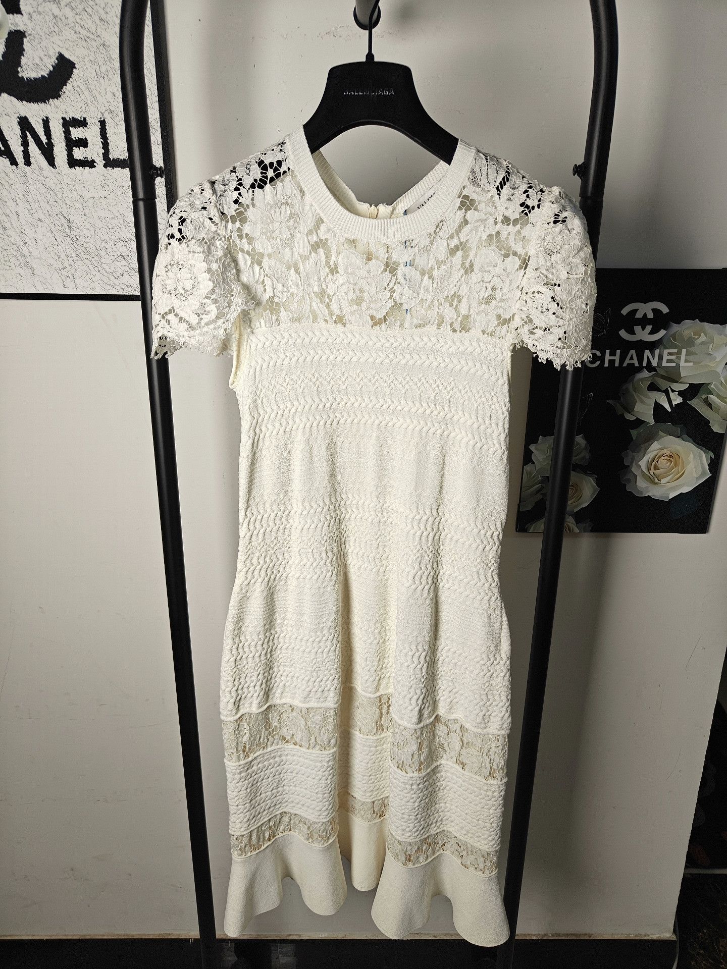 Valentino Valentino White T-Shirt M Women Size M / US 6-8 / IT 42-44 - 1 Thumbnail