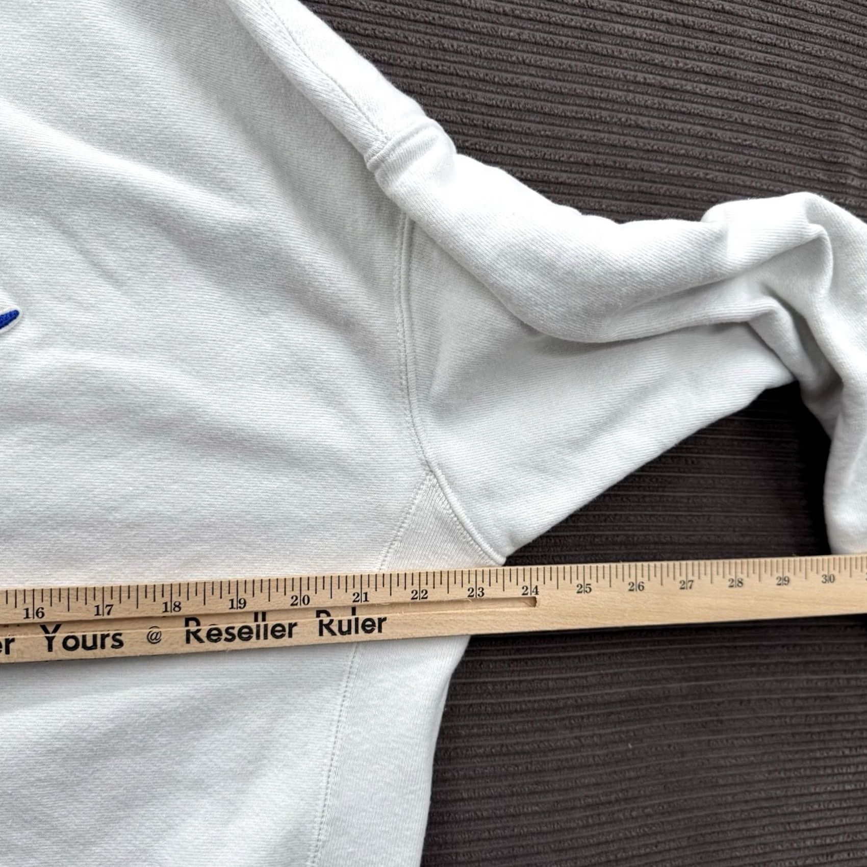 Champion Champion Sweatshirt Women XL White Cotton Pullover Crewneck Gym All Seasons Heavyweight Long Sleeve Regular Fit USA, Reverse Weave, Embroidered Logo Size XL / US 12-14 / IT 48-50 - 4 Thumbnail