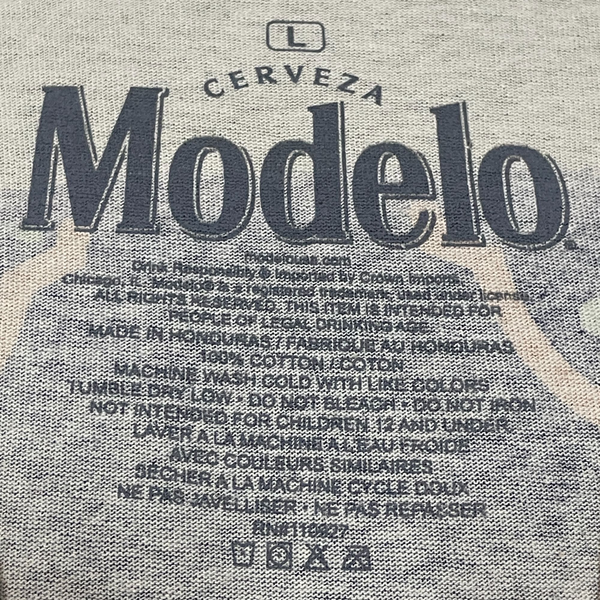 Urban Outfitters Modelo Graphic T-shirt size Large Size US L / EU 52-54 / 3 - 3 Thumbnail