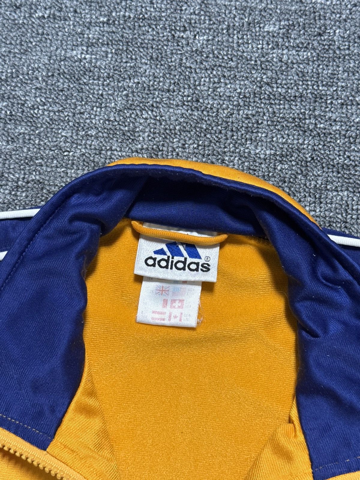 Adidas Vintage Adidas Men's L Short Sleeve Track Jacket Full Zip Size US L / EU 52-54 / 3 - 4 Thumbnail