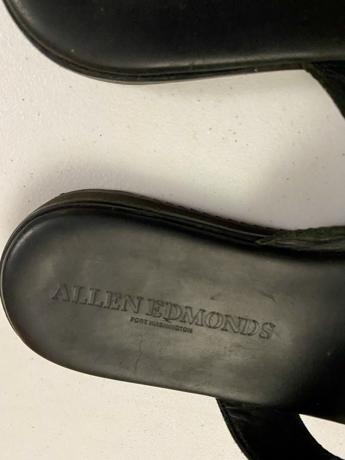 Allen Edmonds Allen Edmonds Black Leather Oscar Thong Sandals 11 D VGC Size US 11 / EU 44 - 10 Thumbnail