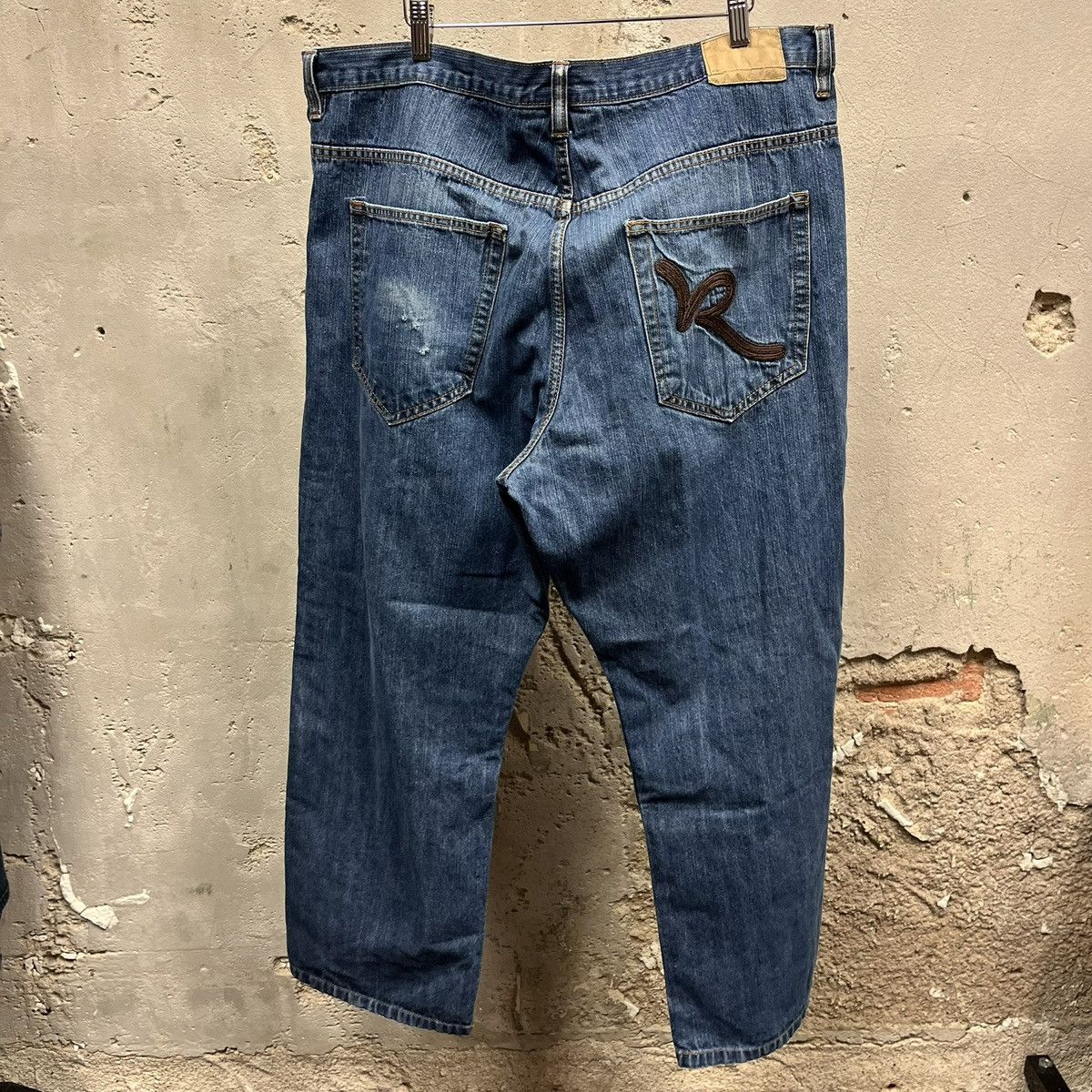 Vintage Rocawear Dark Wash Embroidered Baggy Y2K R Logo Jeans 42 90s Size US 40 / EU 56 - 1 Thumbnail