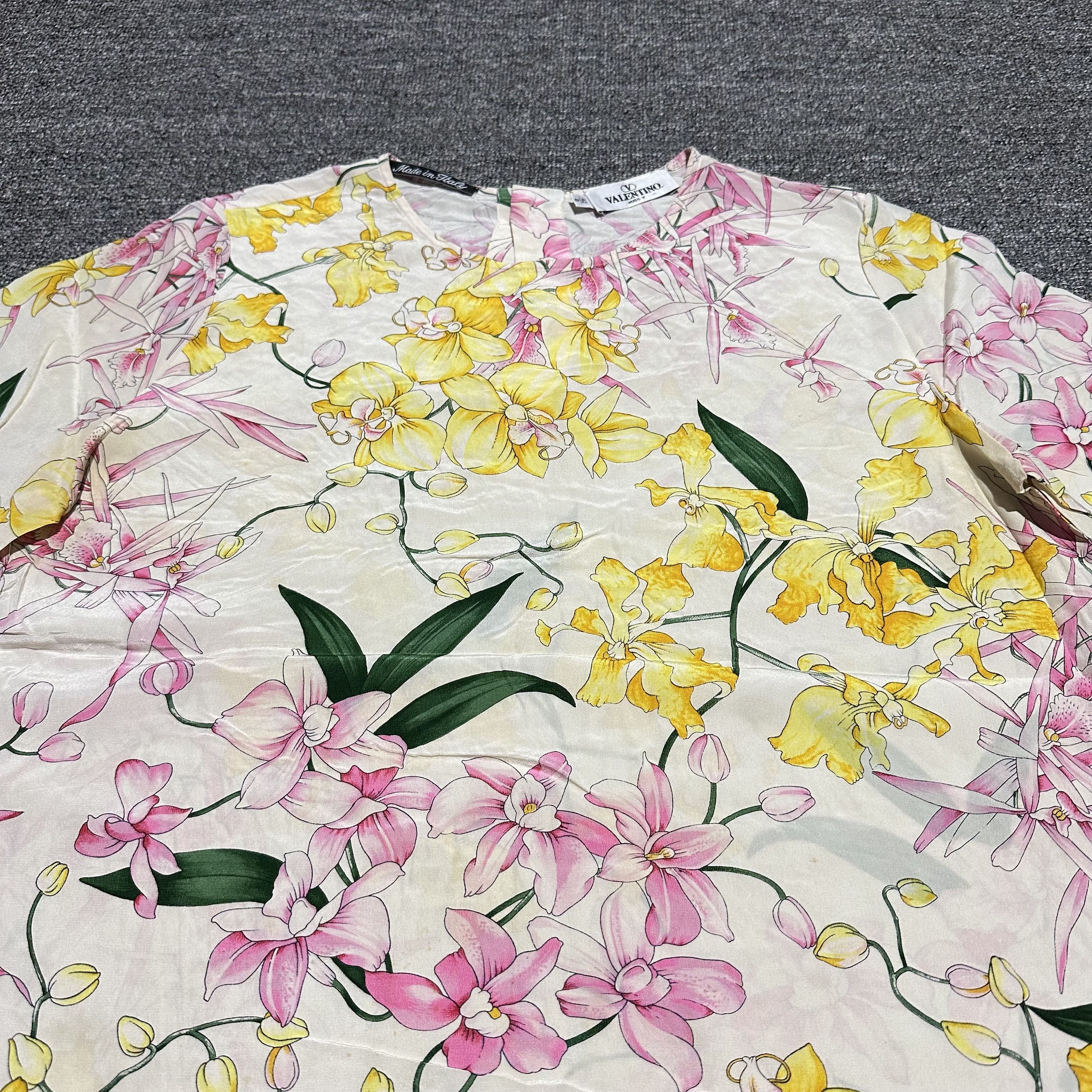 Valentino Valentino Miss V Flower Silk Tee Size M / US 6-8 / IT 42-44 - 2 Thumbnail