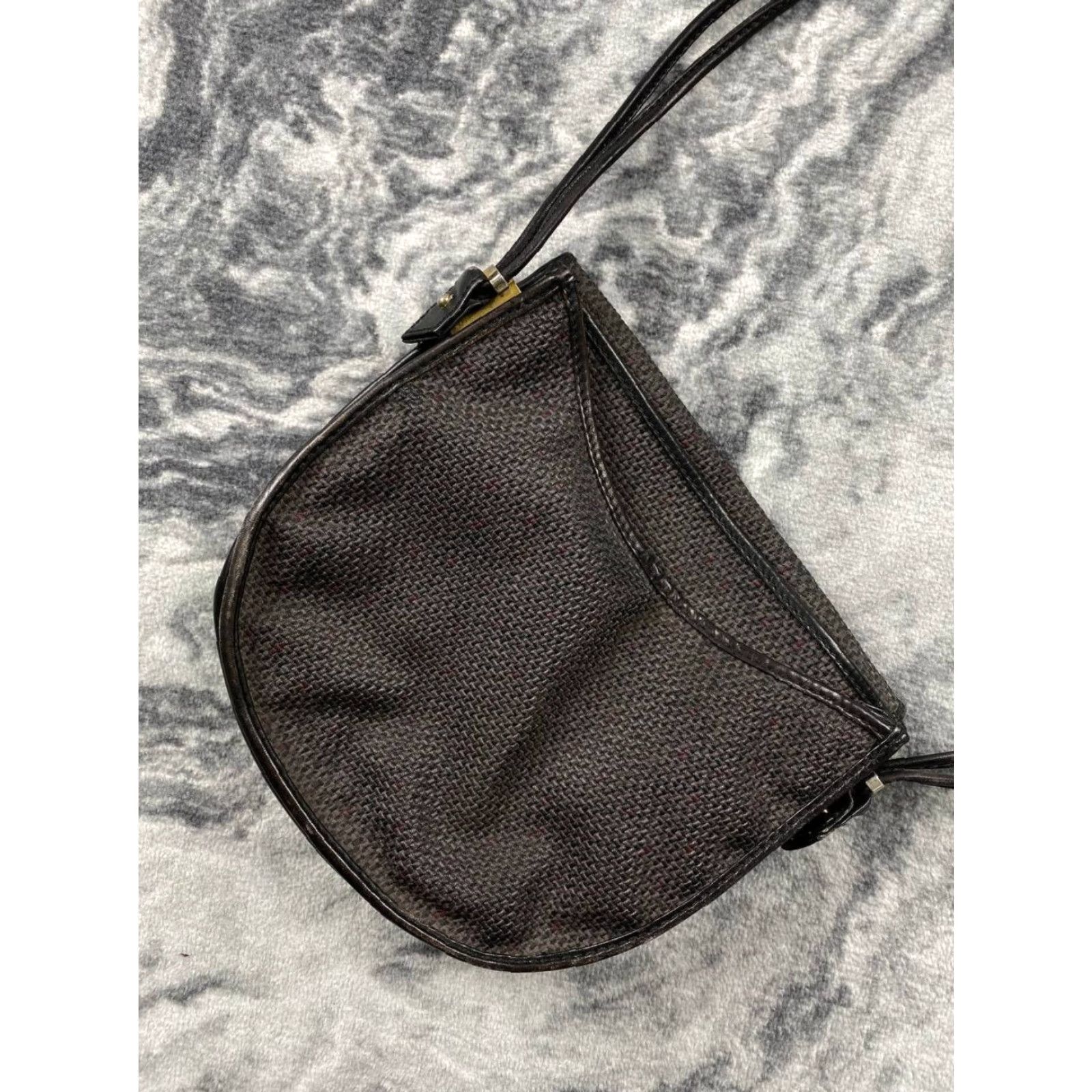 Yves Saint Laurent Yves Saint Laurent YSL Shoulder Bag Metal Logo Women Black Small Leather Gold-Plated Hardware Size ONE SIZE - 6 Thumbnail