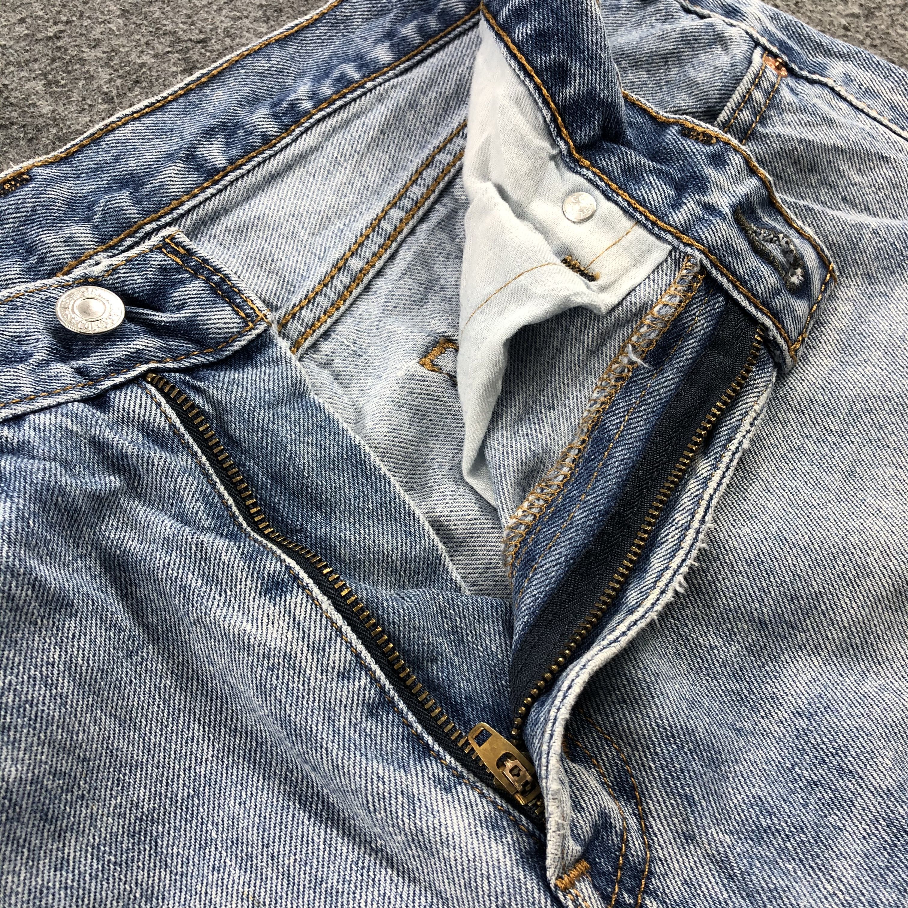 Levi's Vintage Light Wash Levis 505 Jeans-JM1132 Size US 35 - 8 Thumbnail