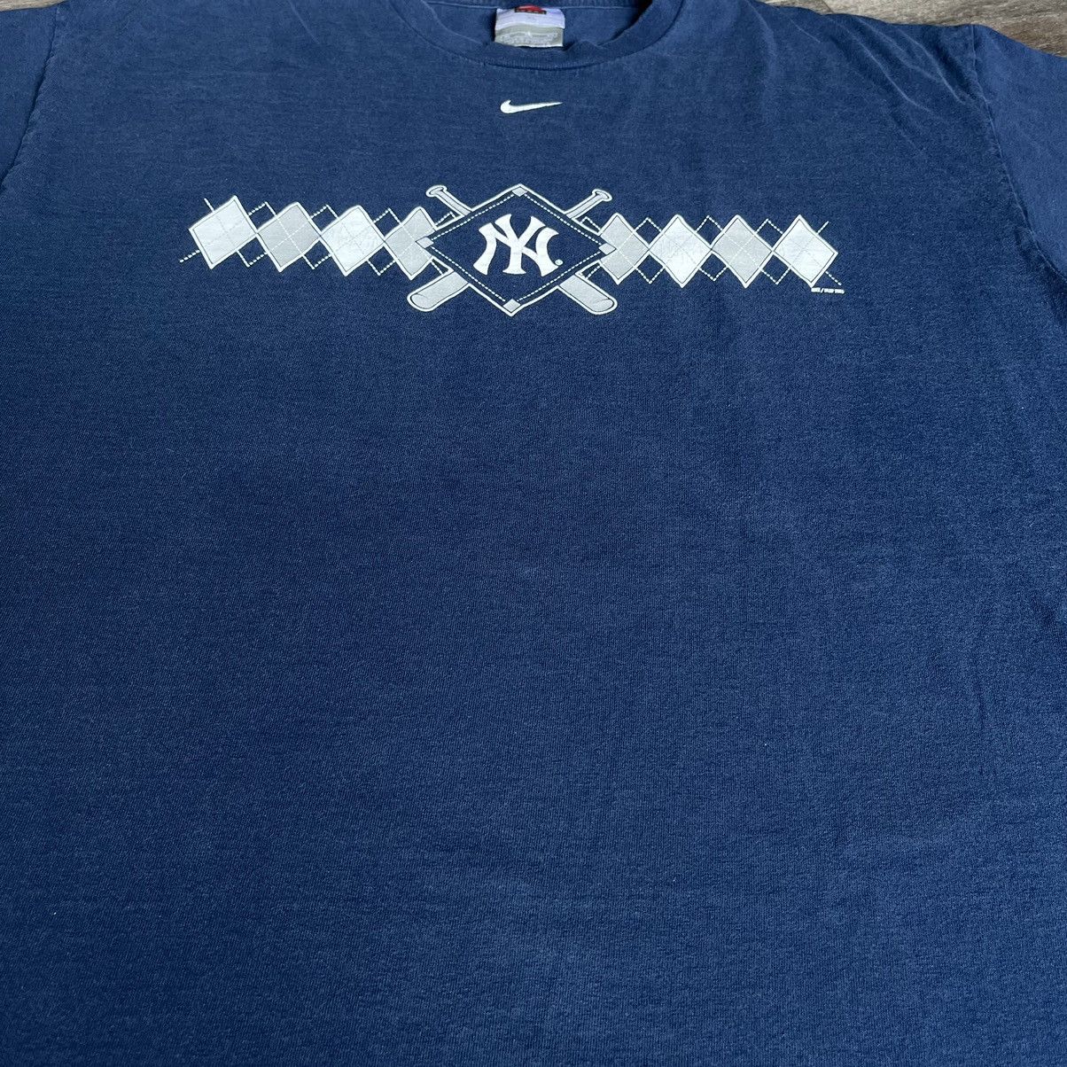Nike Vintage Y2K Nike Center Swoosh Logo New York Yankees T Shirt Size US XL / EU 56 / 4 - 5 Thumbnail