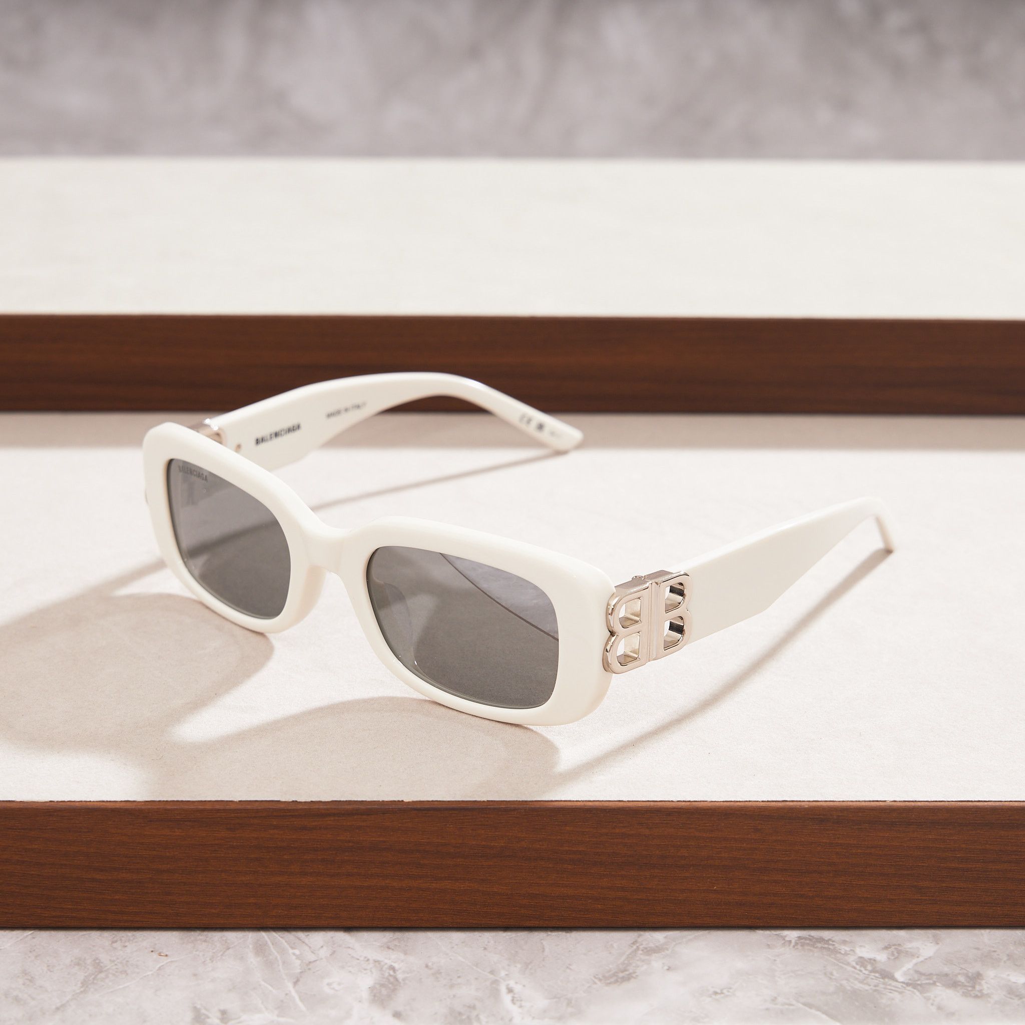 NEW Balenciaga BB0229S Bat Sunglasses in White $605 Balenciaga Women Sunglasses White Grey Bat Rectangle BB0229S  main image 3