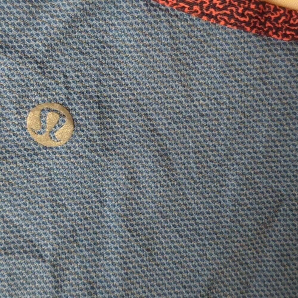 Lululemon Lululemon tank top size large or XL ? Size US L / EU 52-54 / 3 - 3 Thumbnail