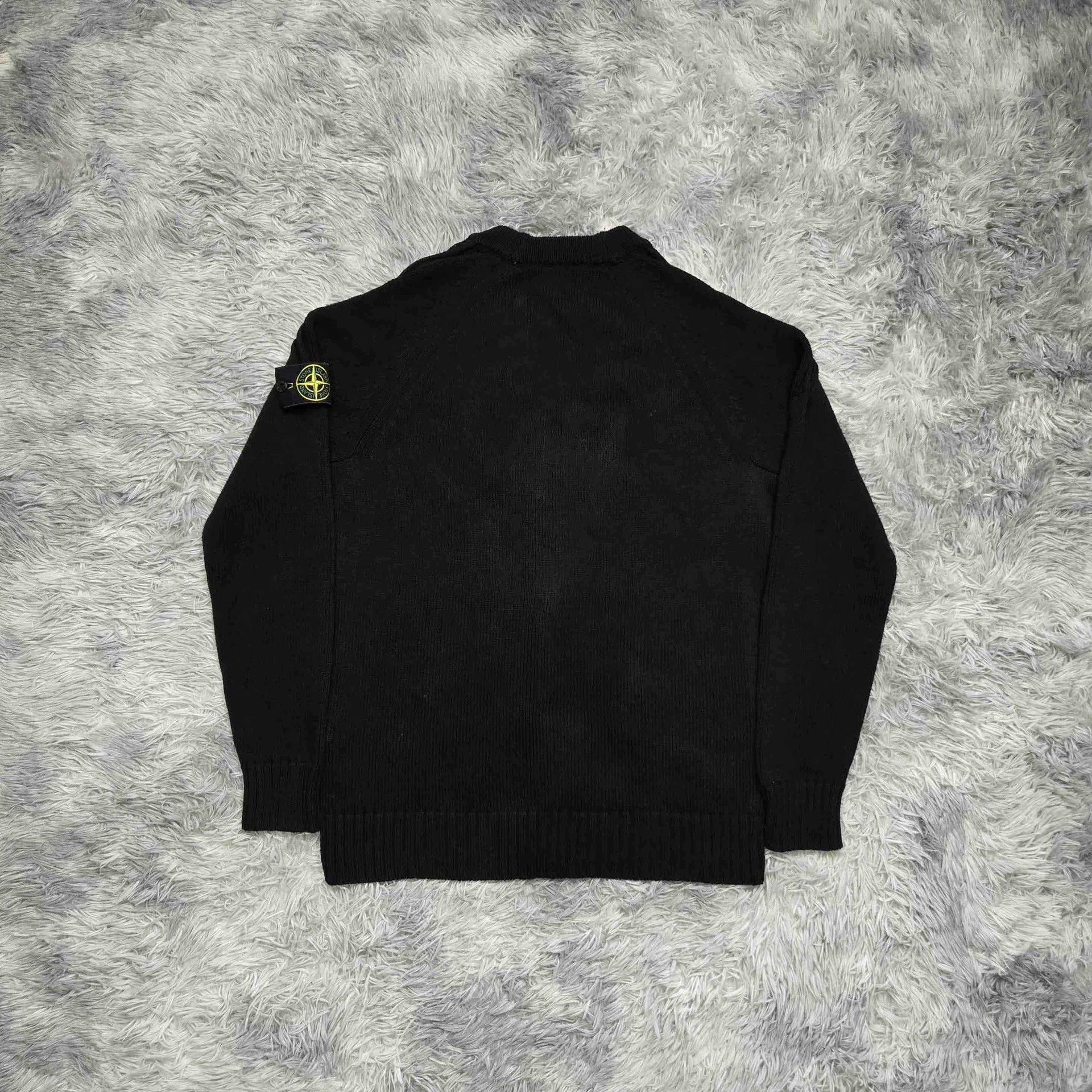 Stone Island black wool v-neck knitted cardigan Size US L / EU 52-54 / 3 - 2 Thumbnail