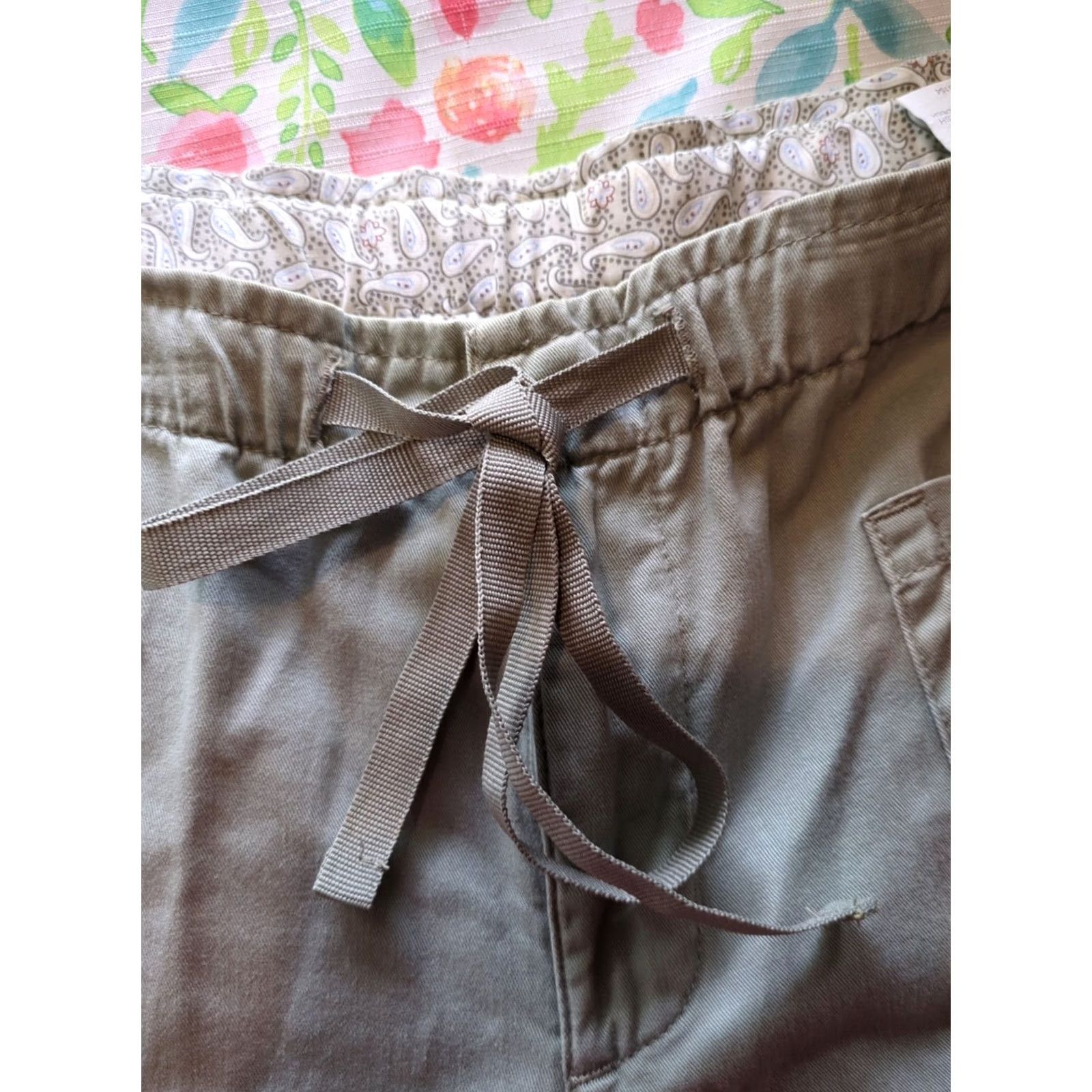 Vintage VINTAGE LEE Riders Shorts Women 12M Khaki Pockets Drawstring Cargo Inseam 5 in Army Green 6 Pocket Size 34" / US 12 / IT 48 - 3 Thumbnail