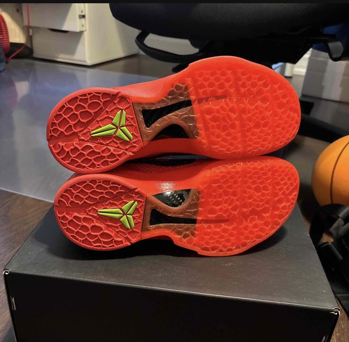 Nike Kobe 6 Reverse Grinch Size US 8.5 / EU 41-42 - 6 Thumbnail