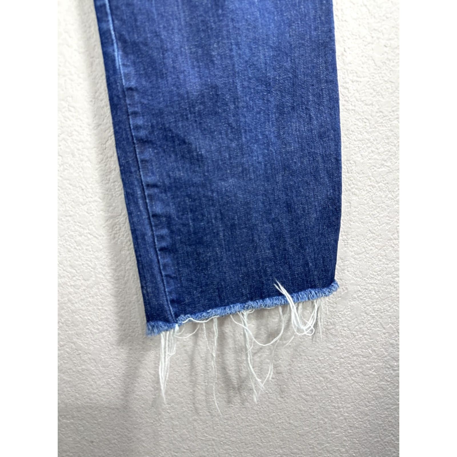 Lucky Brand Women's Lucky Brand Blue Jeans Straight Leg Crop Cropped Cotton Sz 4 / 27 jeans Womens Straight Cropped Blue Cotton Lucky Brand 4 / 27 Size 30" / US 8 / IT 44 - 5 Thumbnail