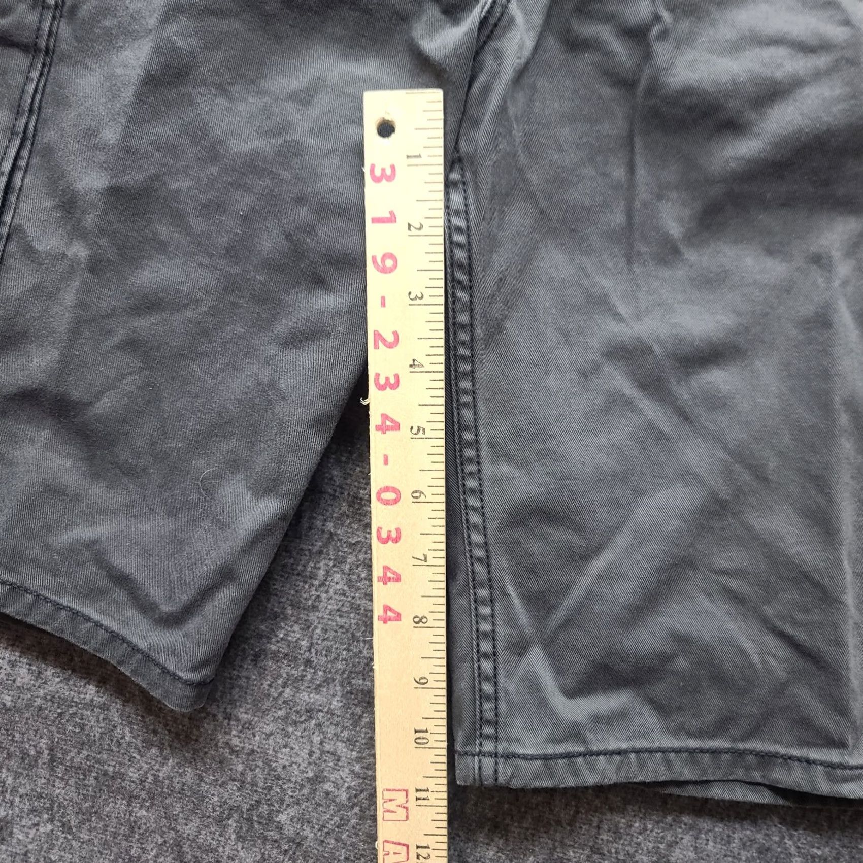 Levi's Levi's Cargo Shorts Mens Regular 38 Inseam 11" Gray Cotton Button Zipper Front Pocket 90s Outdoor Casual Travel Workwear Mens Size US 38 / EU 54 - 5 Thumbnail