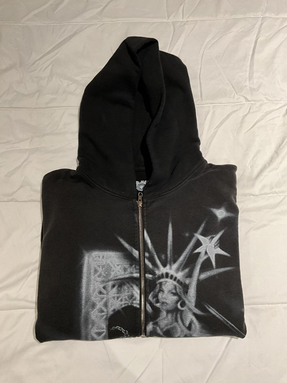 Travis Scott Travis Scott Utopia MetLife Black Statue Zip Up Size Medium Size US M / EU 48-50 / 2 - 4 Thumbnail