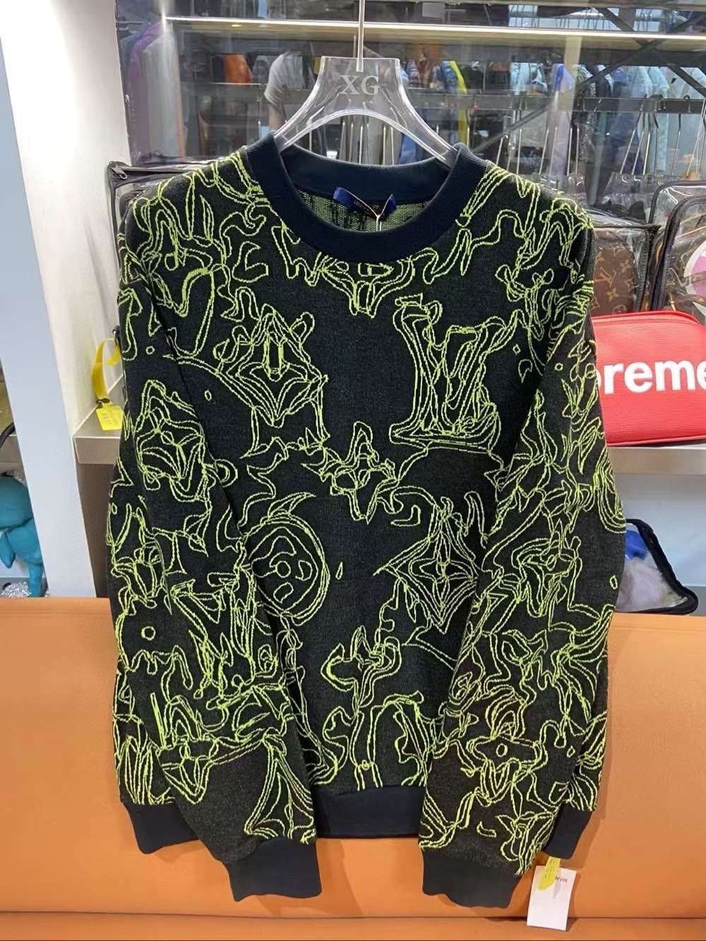 Louis Vuitton Louis Vuitton Neon Monogram Sweater Size L Size US L / EU 52-54 / 3 - 1 Thumbnail
