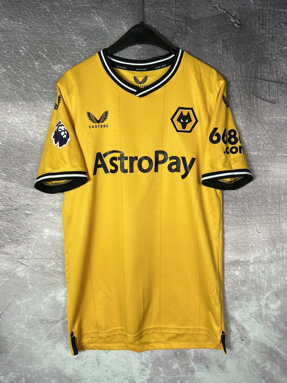 Castore Wolverhampton Eanderers Wolves Home 23/24 Jersey Castore Tee Size US S / EU 44-46 / 1 - 1 Thumbnail