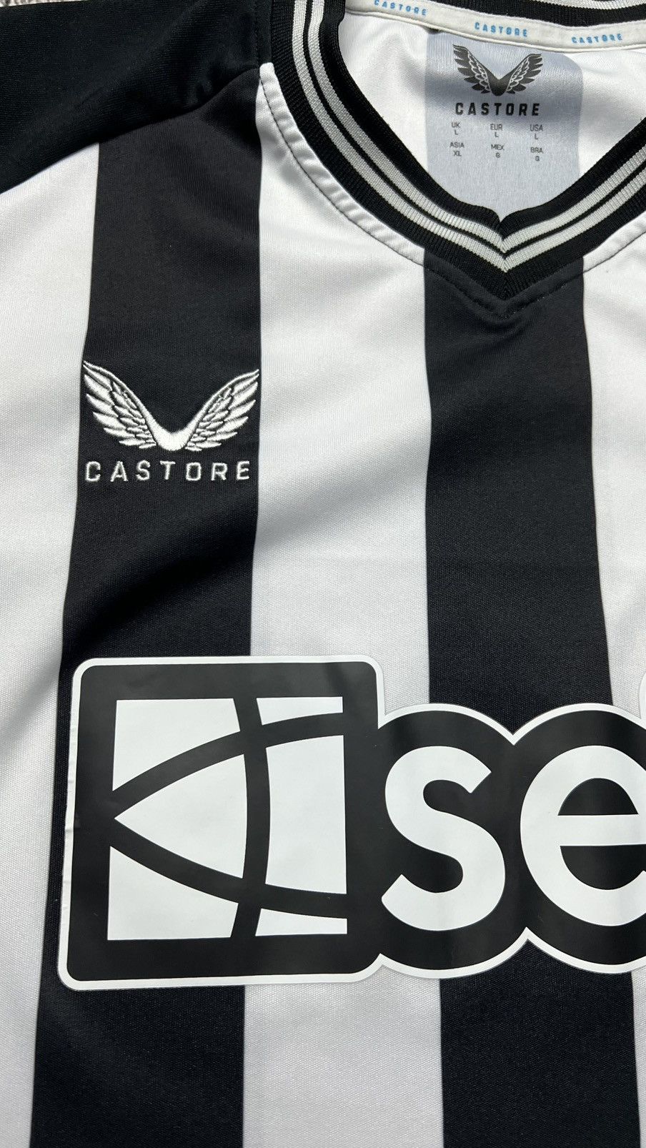 Castore Castore Newcastle United jersey Size US L / EU 52-54 / 3 - 5 Thumbnail