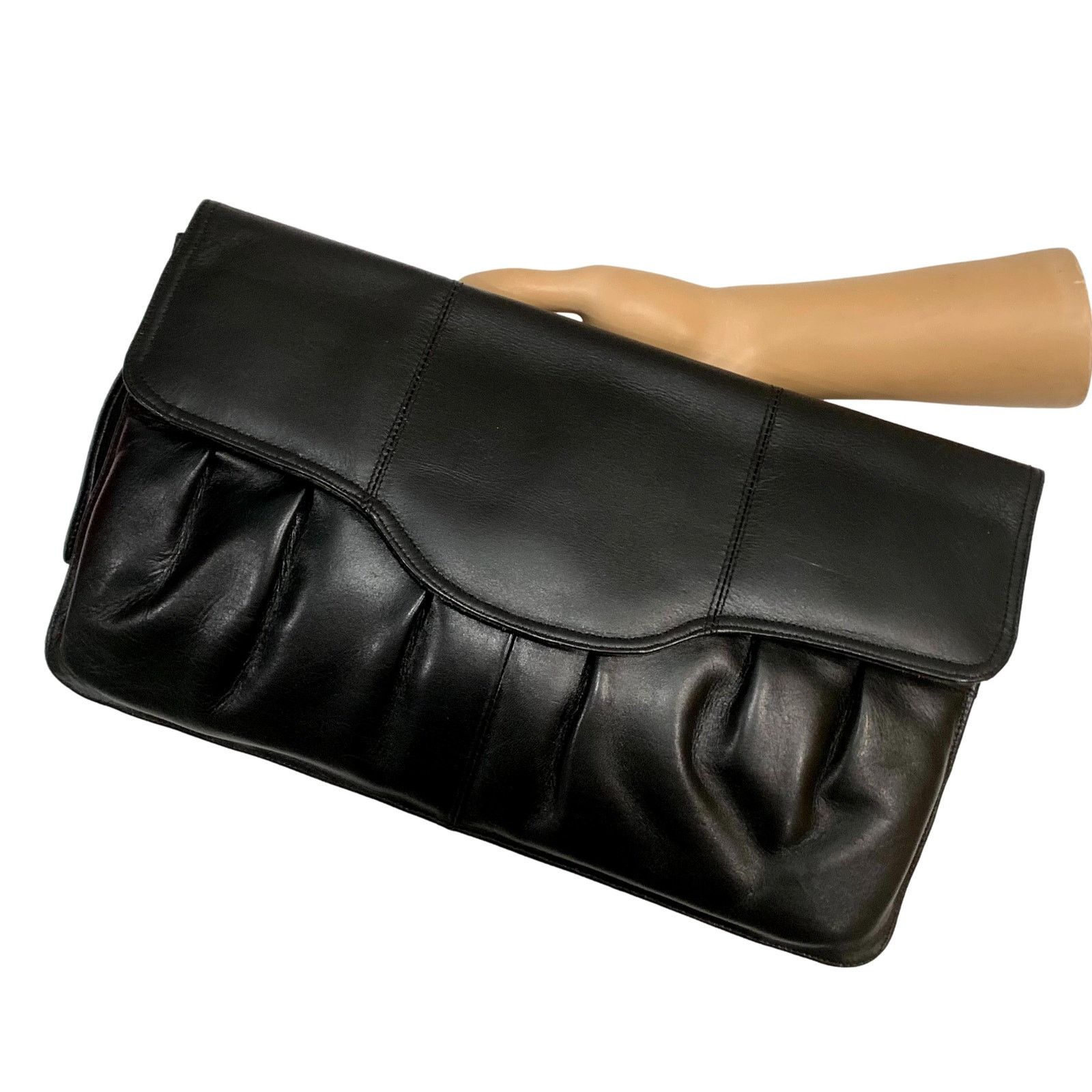 Vintage 80s Large Black Leather Clutch Bag | Tempo made Colombia Size ONE SIZE - 1 Thumbnail