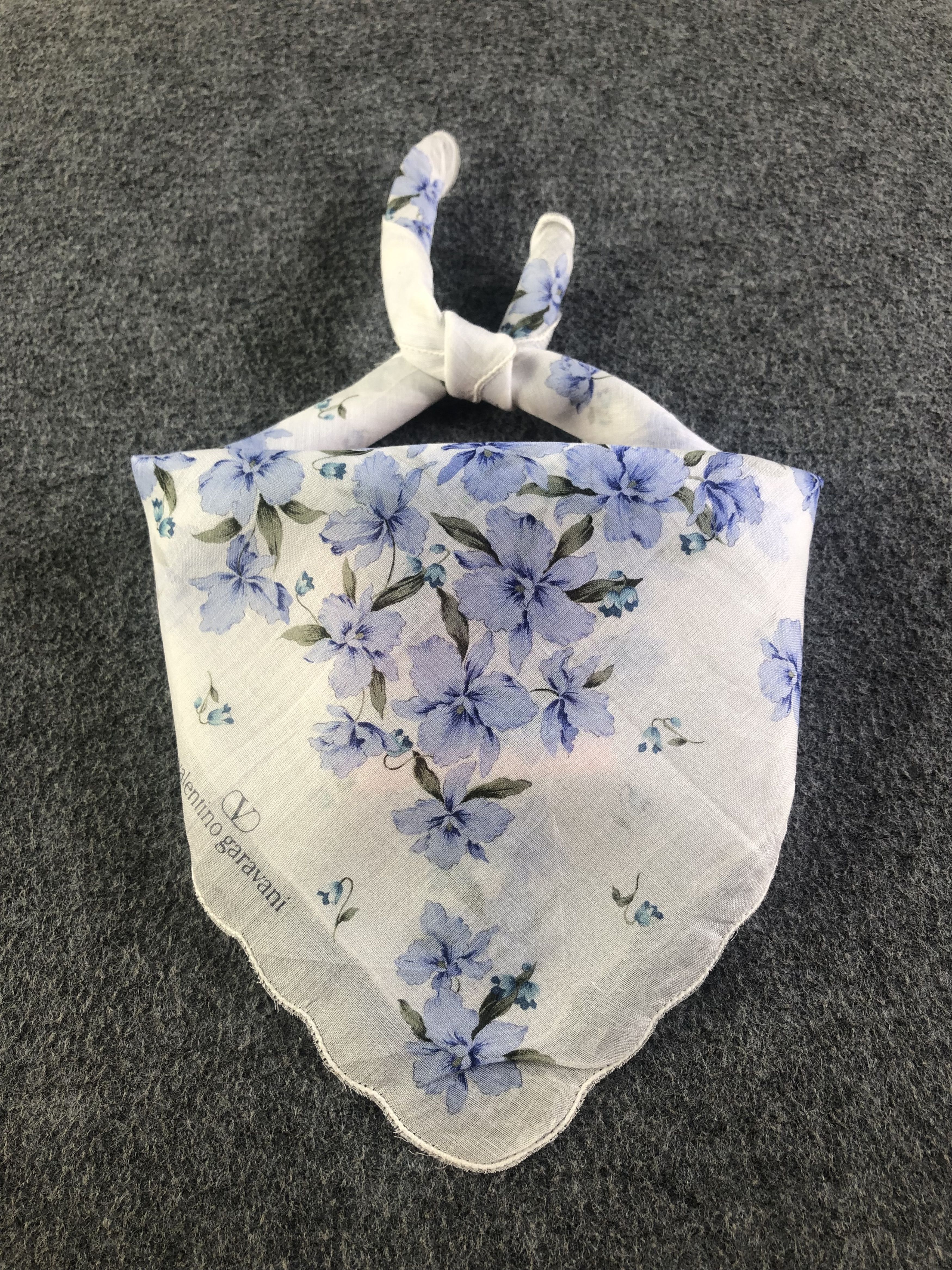 Vintage Valentino Garavani Handkerchief / Bandana / Neckerchief C496 Size ONE SIZE - 1 Thumbnail