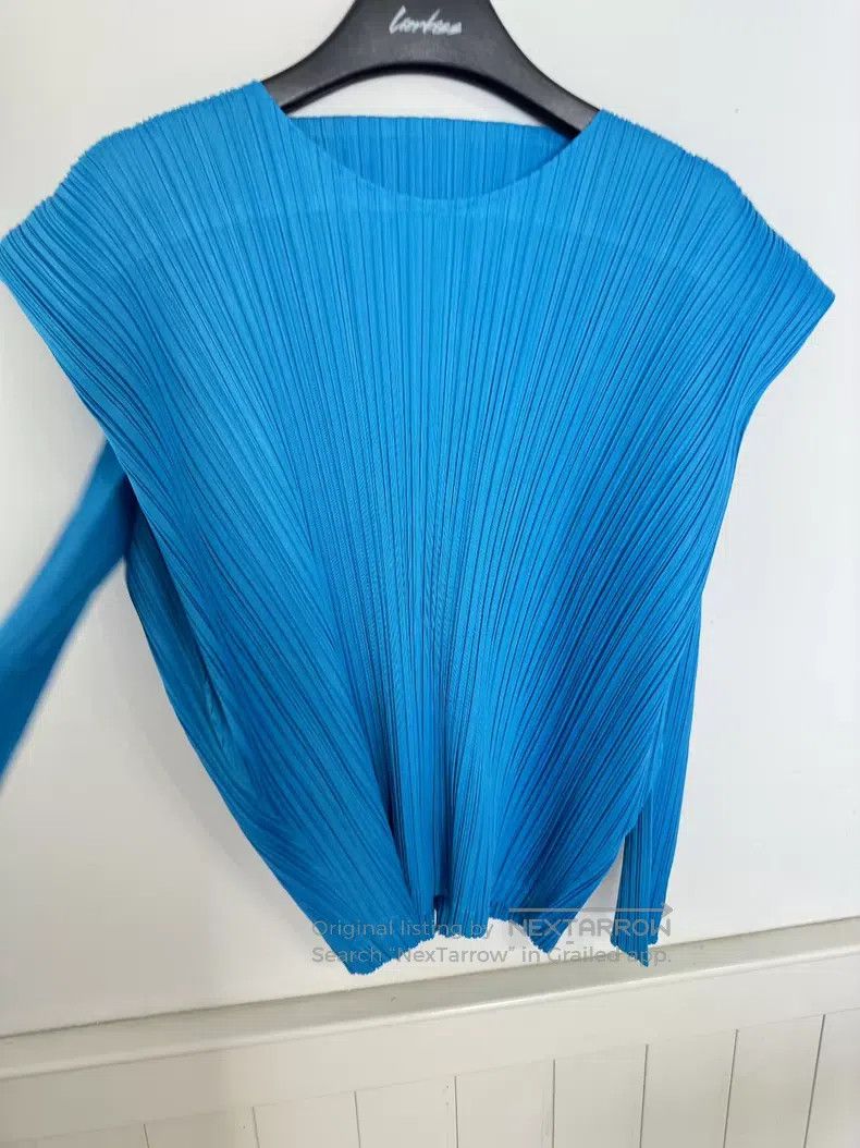 Issey Miyake Issey Miyake Lake blue pleated top Size S / US 4 / IT 40 - 1 Thumbnail