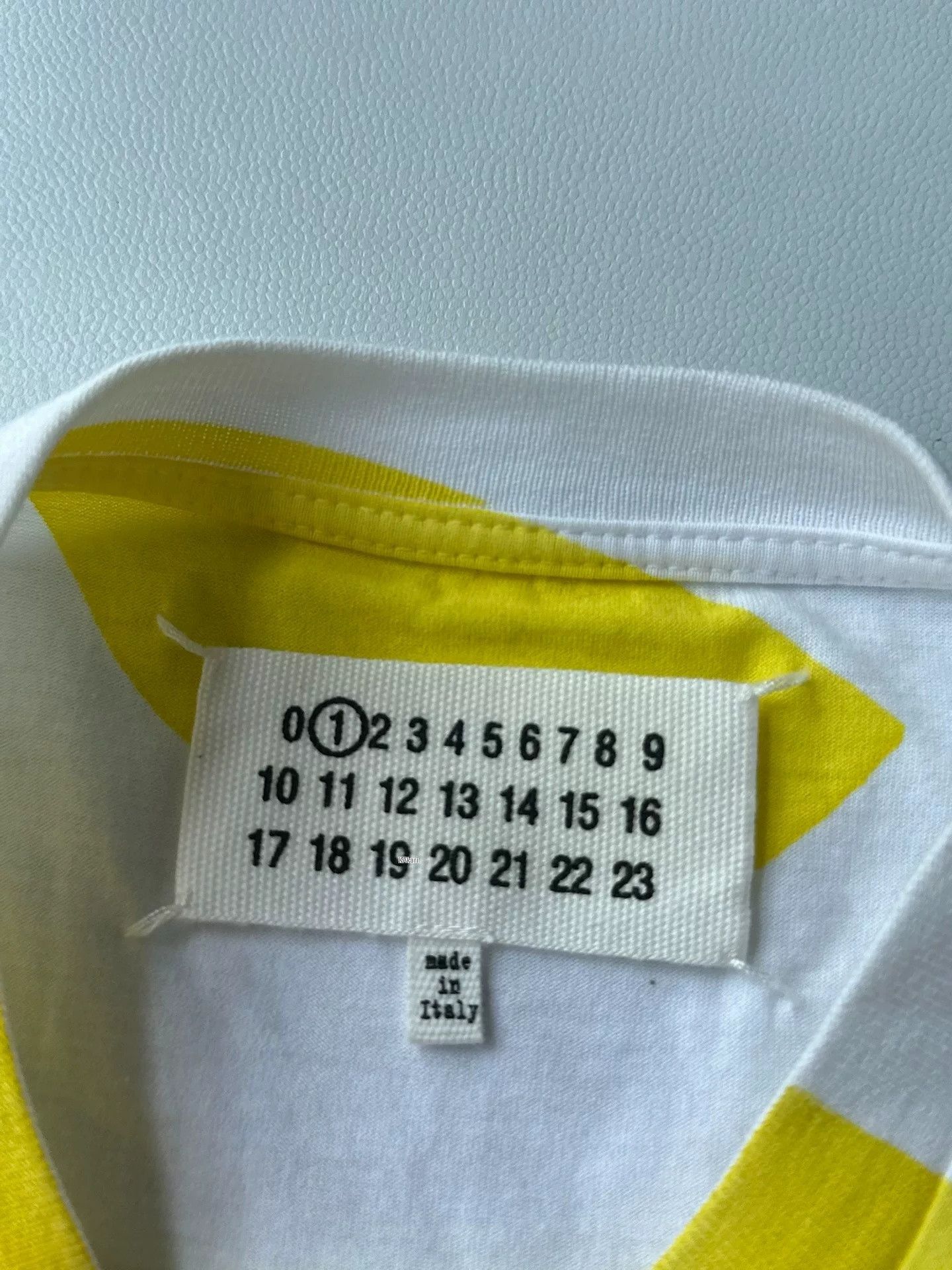 Maison Margiela Maison Margiela White Comma Print Tee Size US XS / EU 42 / 0 - 2 Thumbnail