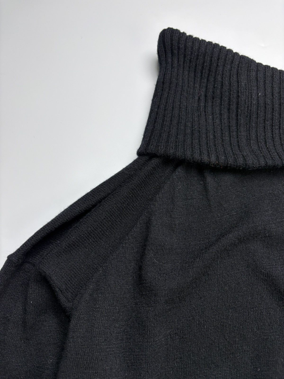 Alexander McQueen Archive Alexander Mcqueen Cashmere Off Shoulder Knitwear Size S / US 4 / IT 40 - 3 Thumbnail
