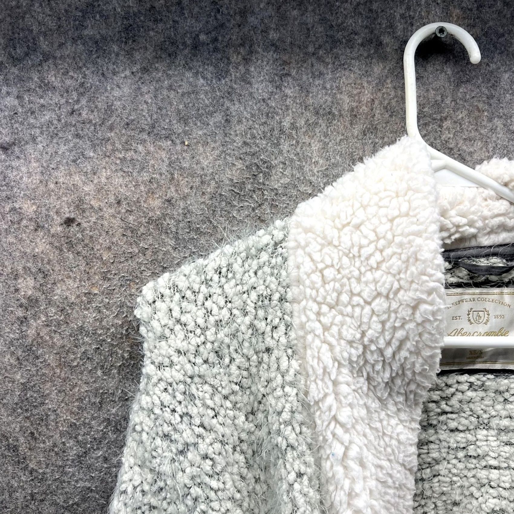 Abercrombie & Fitch VINTAGE Abercrombie Sleepwear Sweater Womens XS/S Gray Sherpa Belted Cardigan Robe Size XS / US 0-2 / IT 36-38 - 4 Thumbnail