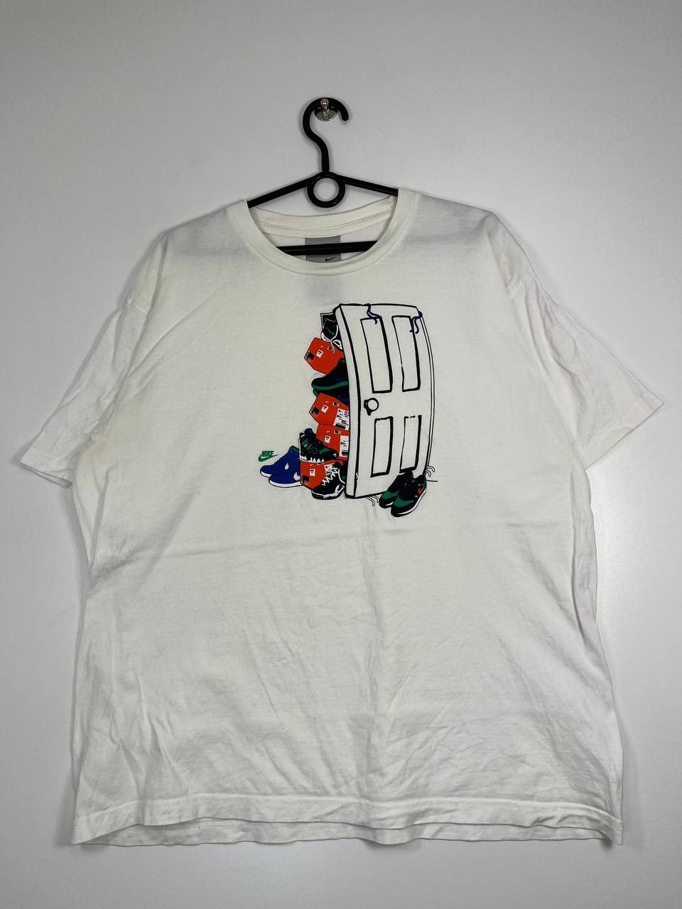 Nike Nike Graphic T Shirt Sneaker Closet Door Print Mens Size XL Size US XL / EU 56 / 4 - 1 Thumbnail