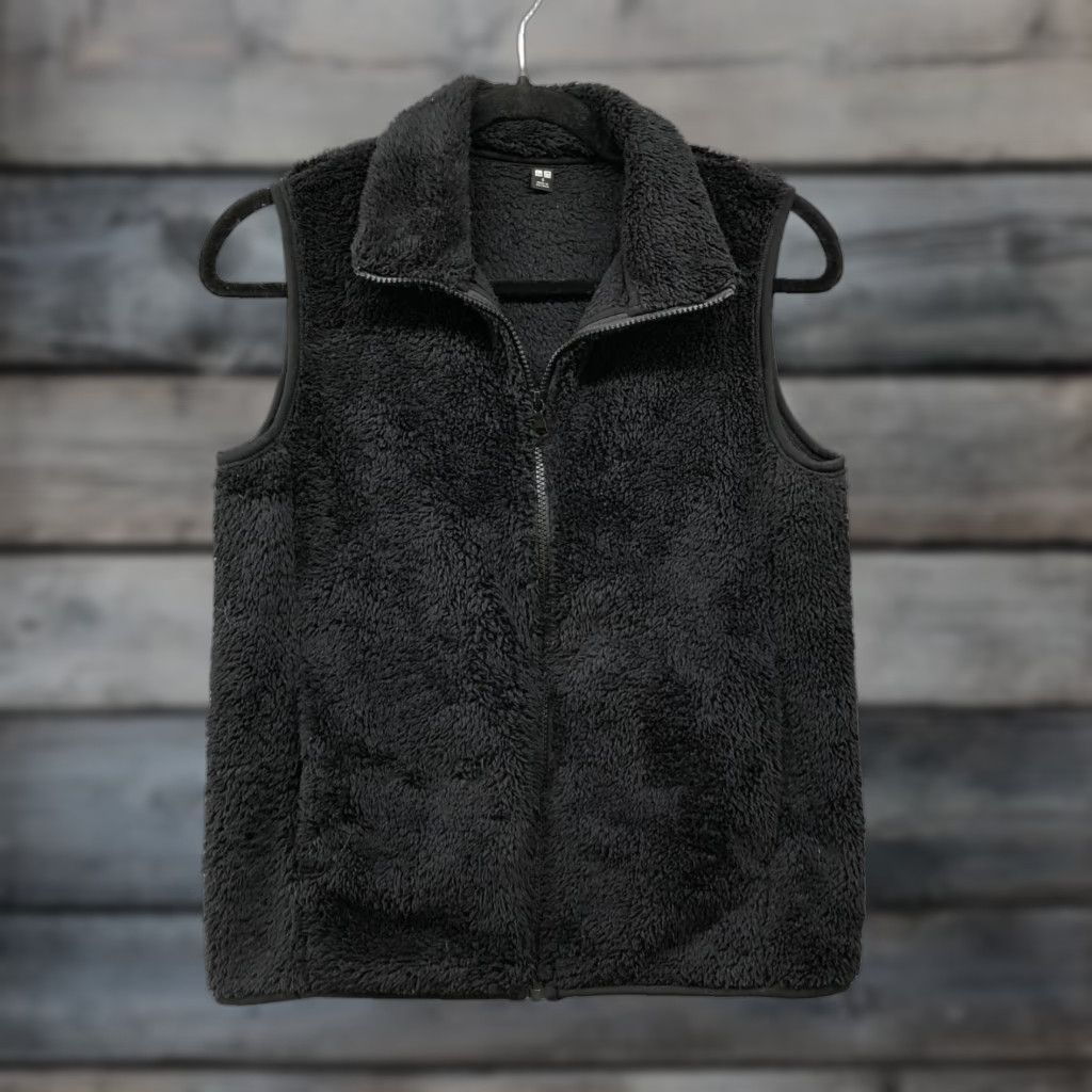Uniqlo Uniqlo Plush Fleece Vest Jacket Womens S Black Sherpa Full Zip Sleeveless Jacket Vest Black Full Zip Womens S Uniqlo Size S / US 4 / IT 40 - 1 Thumbnail