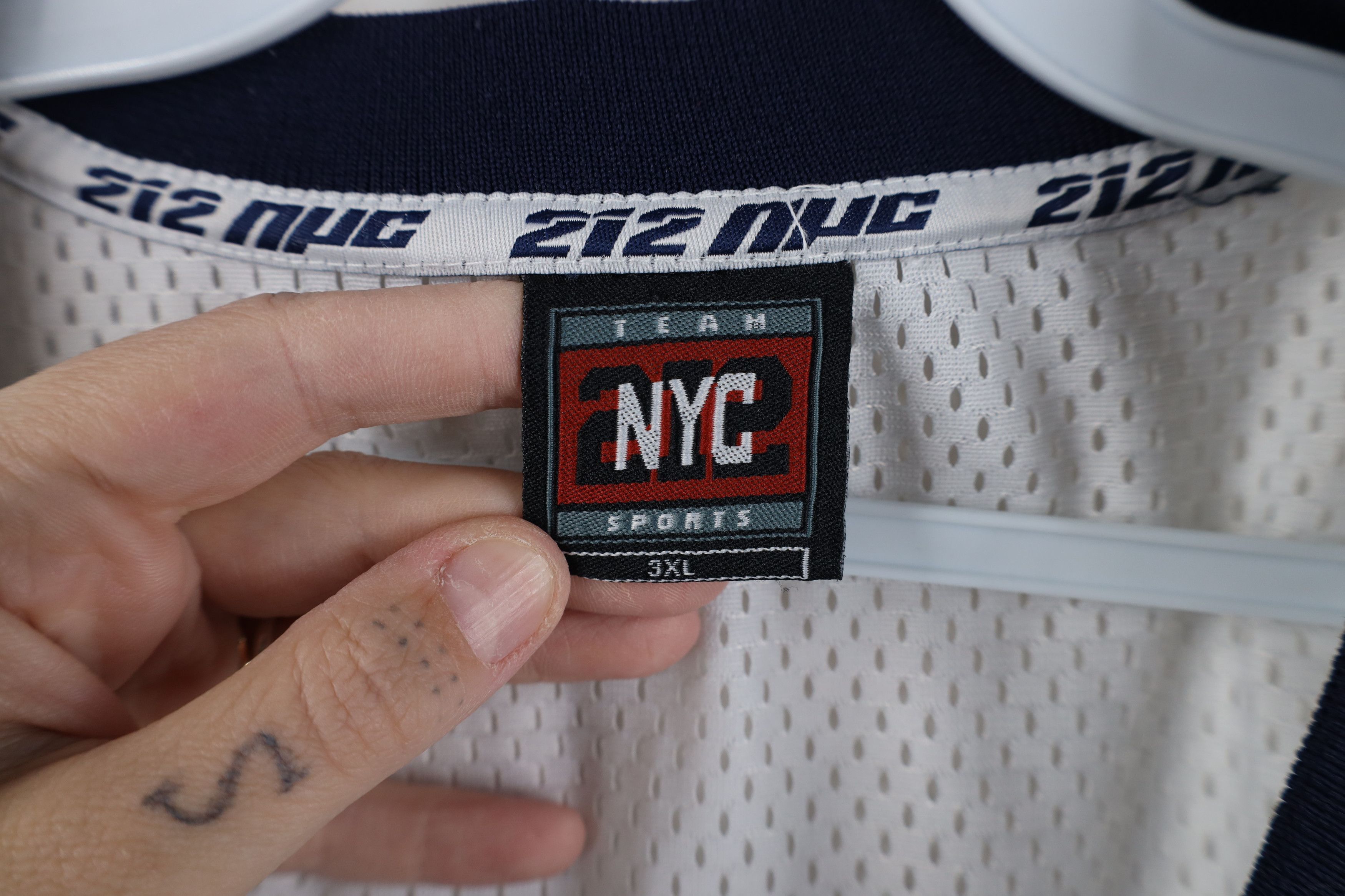Vintage Vintage 90s Y2K North Carolina Basketball Jersey White Size US XXL / EU 58 / 5 - 9 Thumbnail