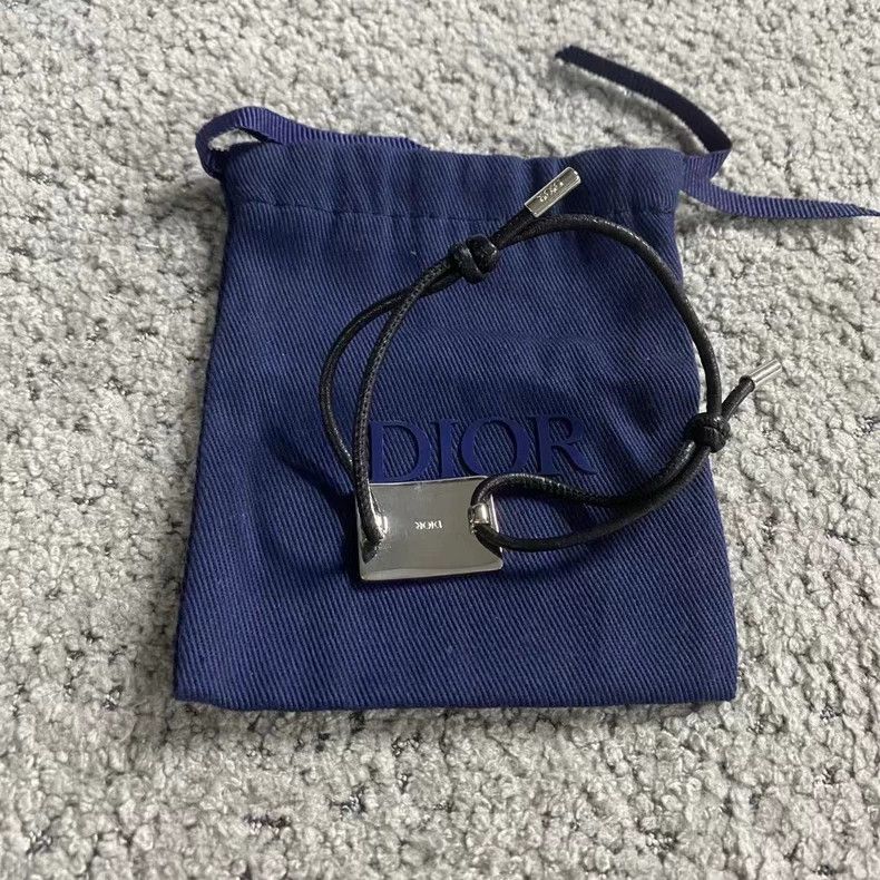 Dior The latest silver metal pattern logo hand rope 2501-Ne