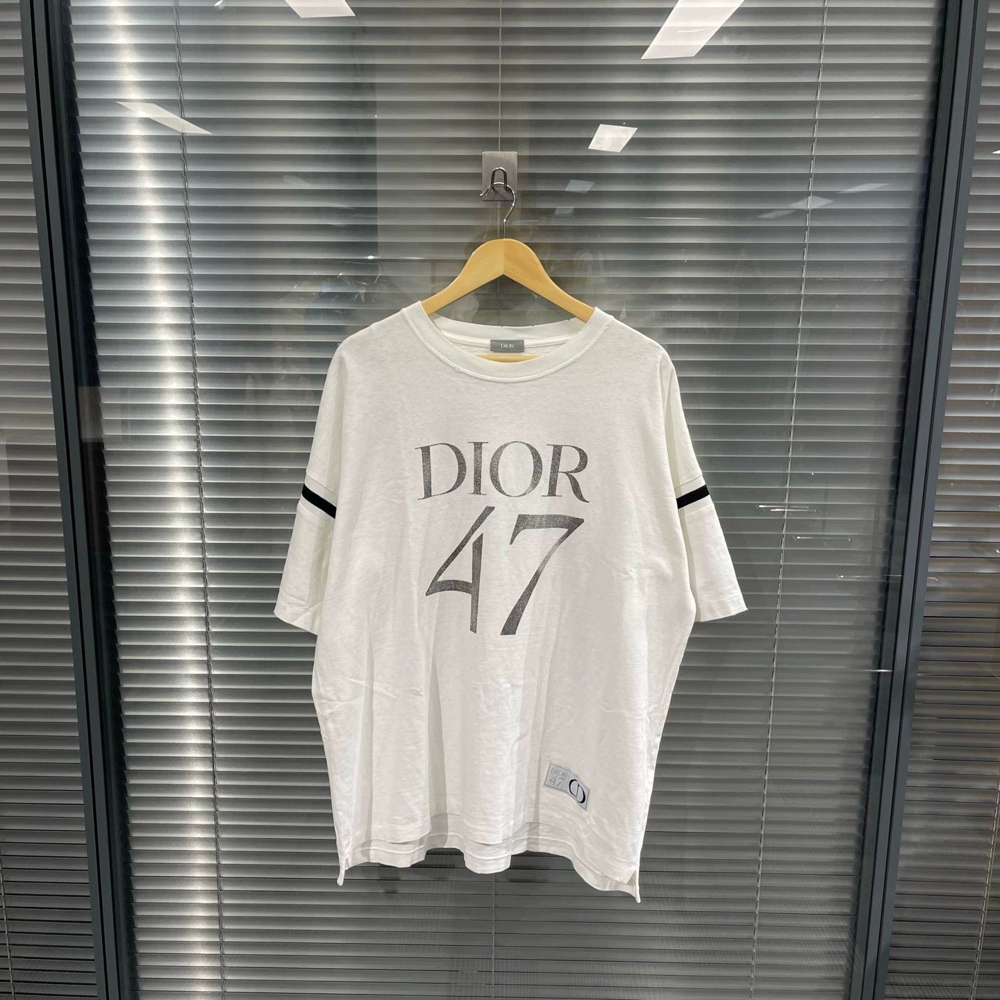 Dior Graphic Short Sleeve T-Shirt with Number Print Size US XL / EU 56 / 4 - 1 Thumbnail