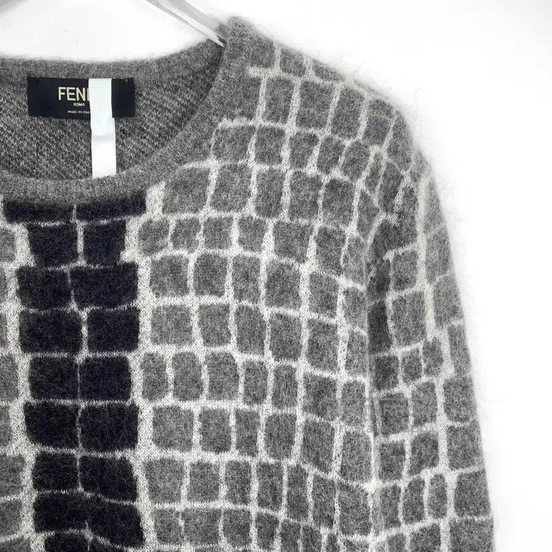 Fendi Fendi Logo letter grid design gray round neck knit Size US M / EU 48-50 / 2 - 3 Thumbnail