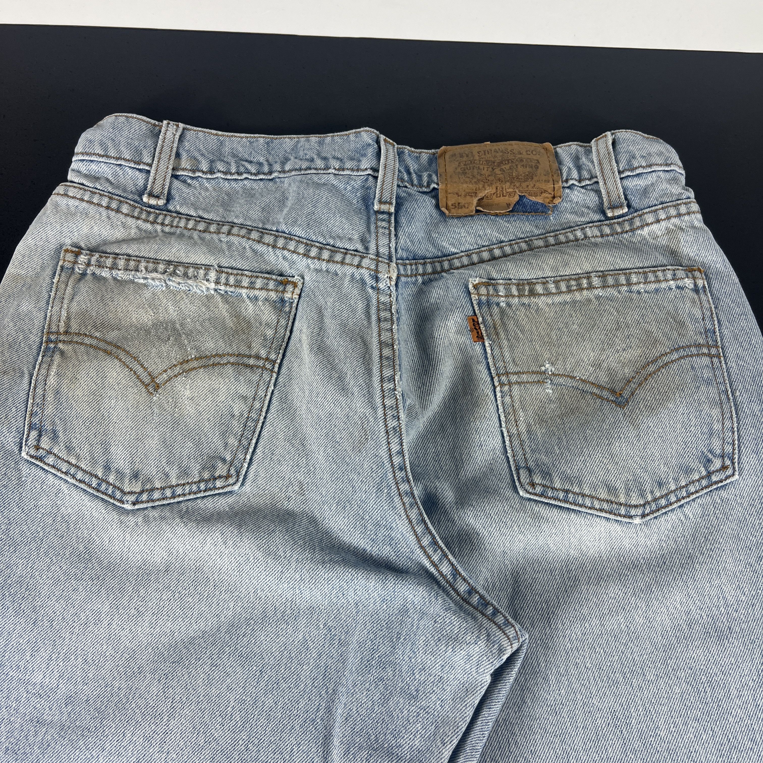 Levi's VTG Levi's Jeans 550 Relaxed Blue Thrashed Denim Orange Tab Size US 33 - 10 Thumbnail