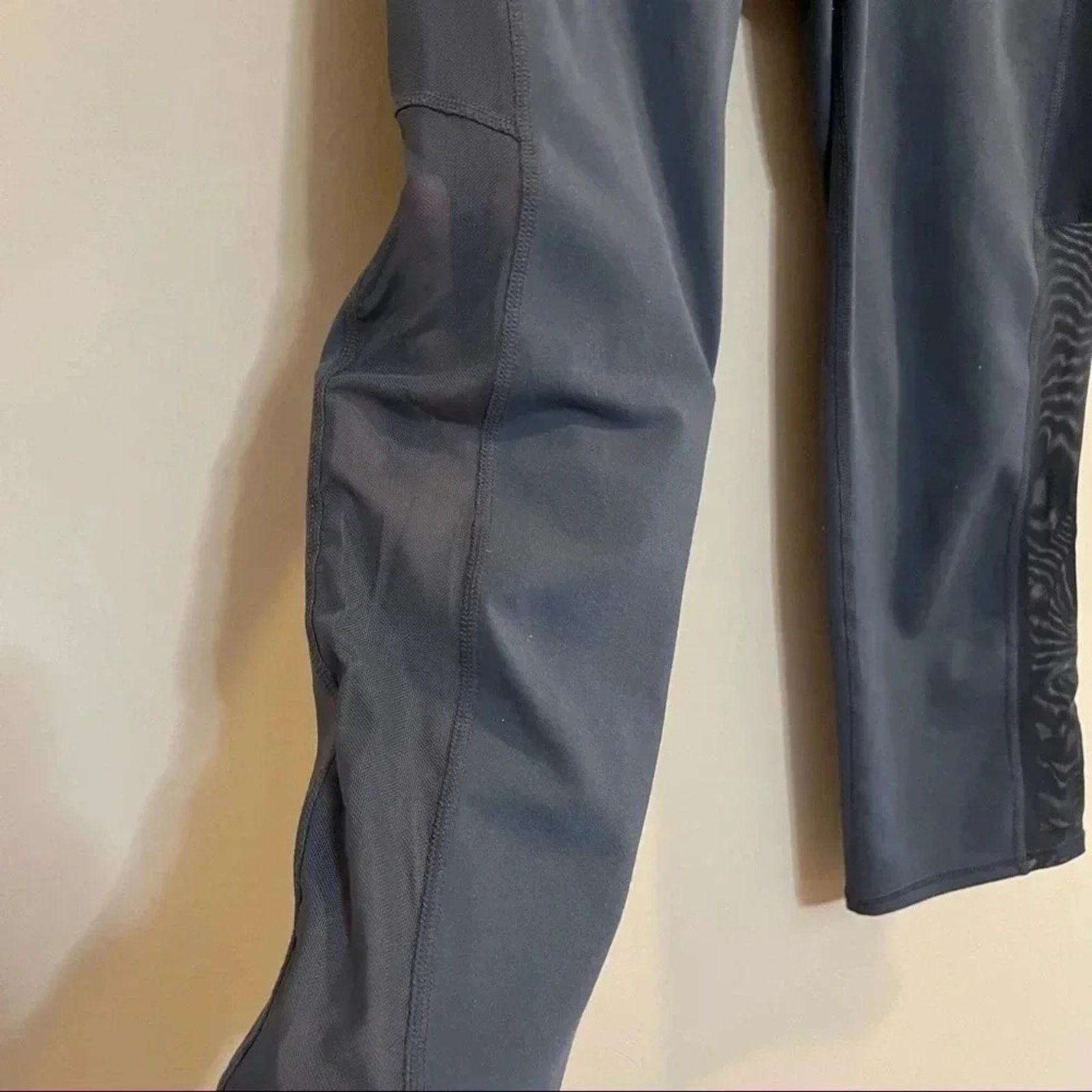 Gap Gap Fit Outlet Workout Capri Dark Gray Cropped Leggings Mesh Size 25" / US 0 / IT 36 - 2 Thumbnail