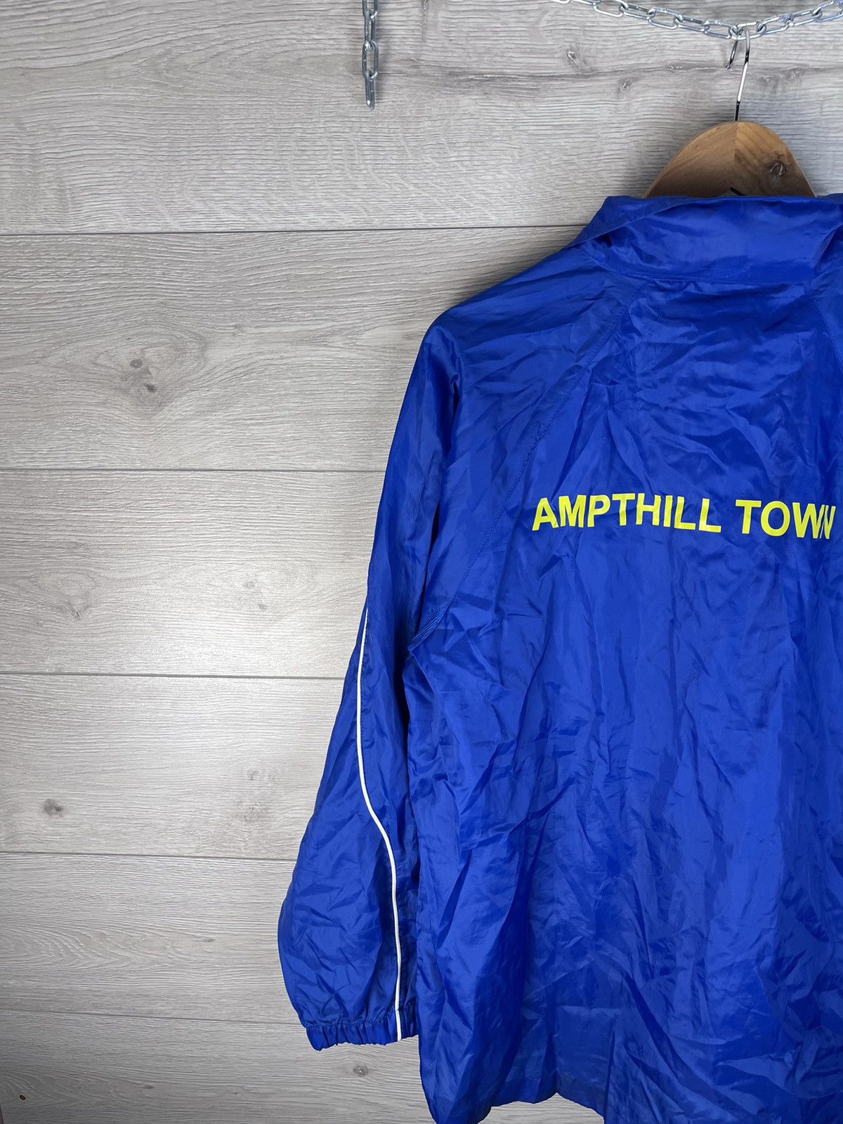 Errea Men’s soccer jacket Errea Ampthil Towm FC size Xl Size US XL / EU 56 / 4 - 14 Thumbnail