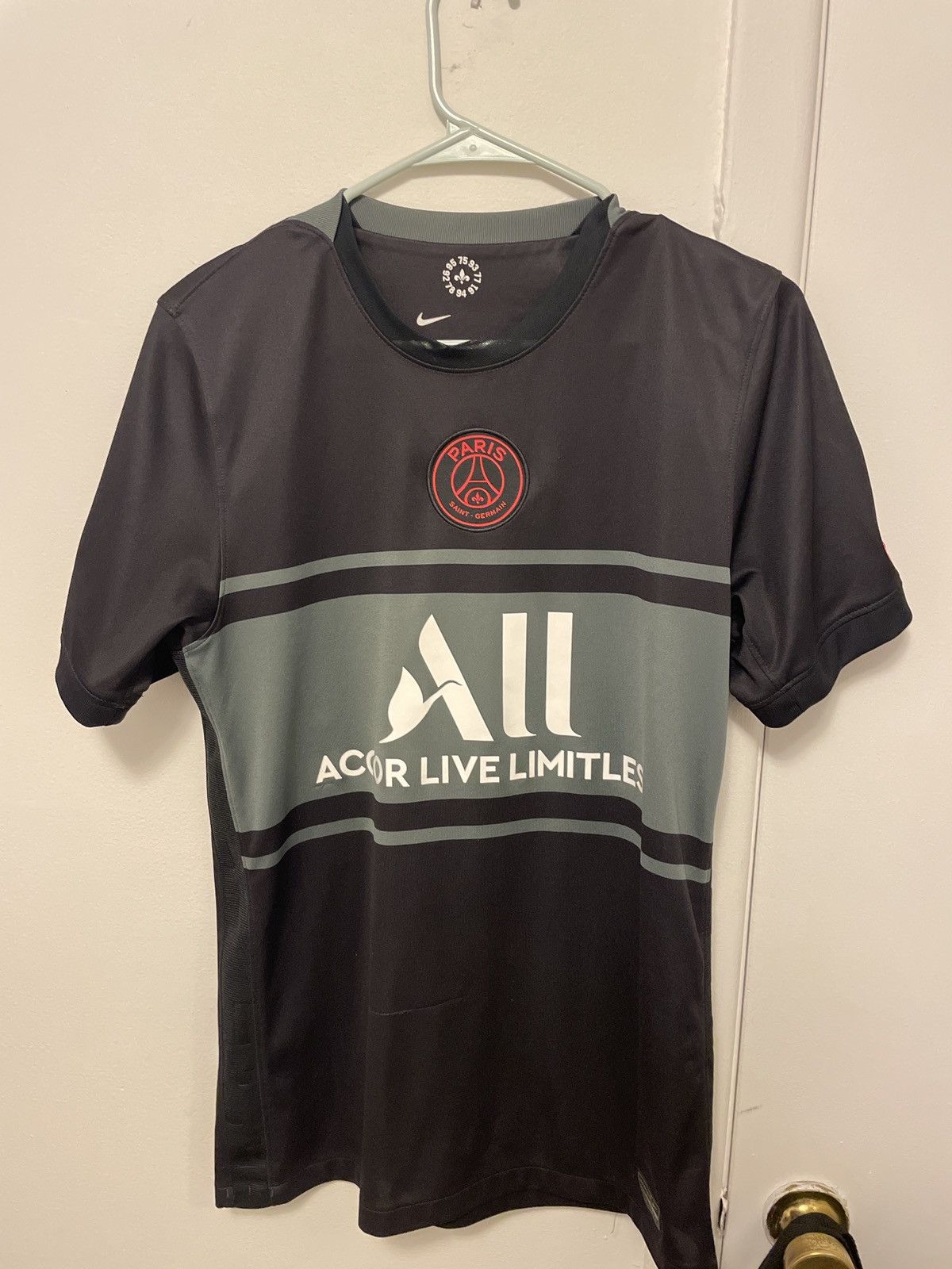 Nike PSG 21/22 Third Kit Lionel Messi Size US S / EU 44-46 / 1 - 1 Thumbnail