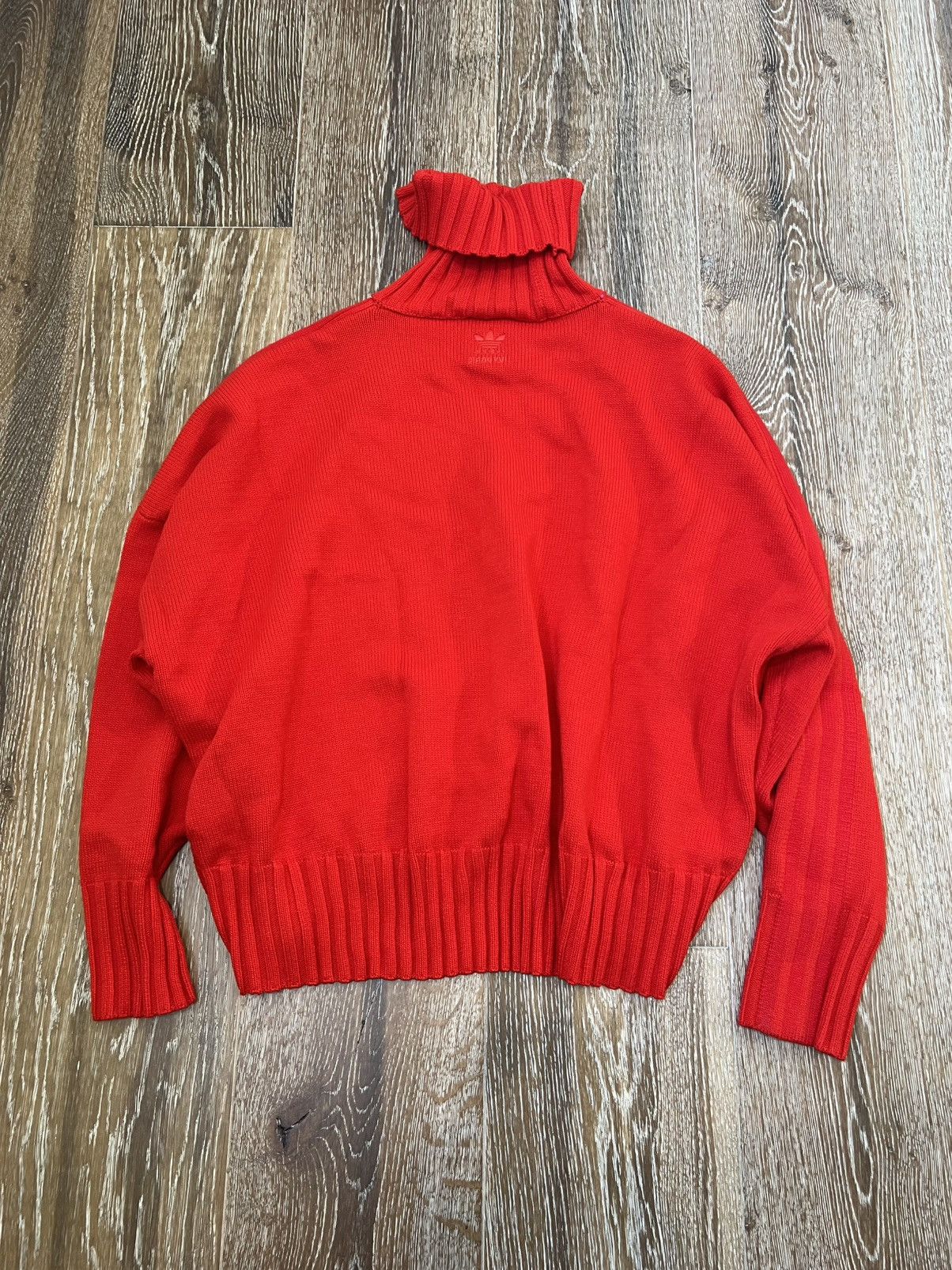 Adidas × Ivy Park Adidas x Ivy Park Turtleneck 'Valentines Day' Size L / US 10 / IT 46 - 2 Thumbnail