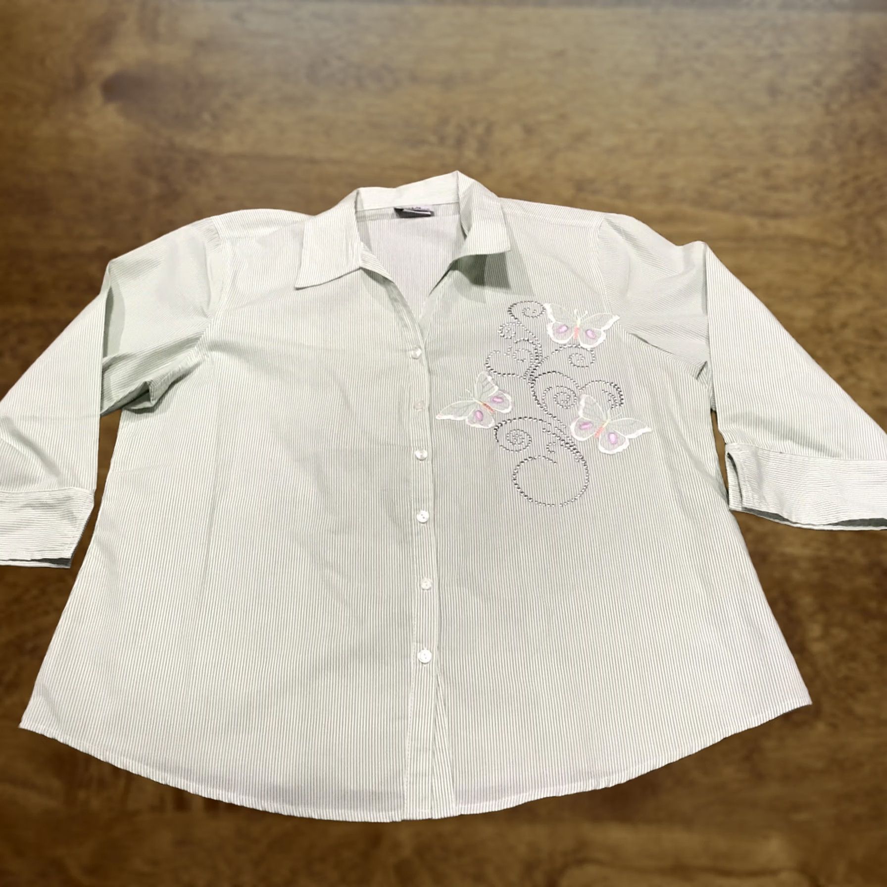 Vintage isaac's designs Womens Button-Up Shirt M Polyester Blend Green Striped 3/4 Sleeve Collared Butterfly Pattern Lightweight Vintage: No Size M / US 6-8 / IT 42-44 - 1 Thumbnail