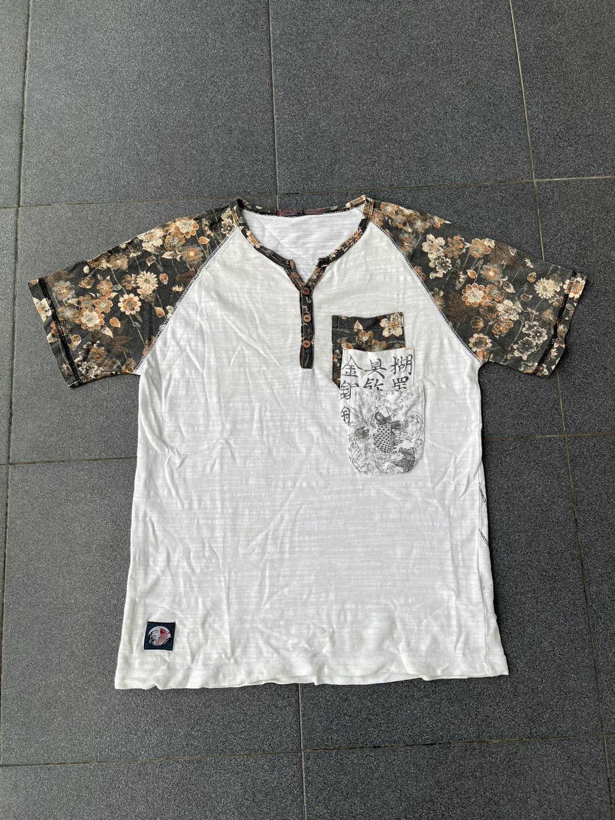Japanese Brand 🇯🇵Vintage japanese tradisional koi sukajan t-shirt Size US XL / EU 56 / 4 - 2 Thumbnail