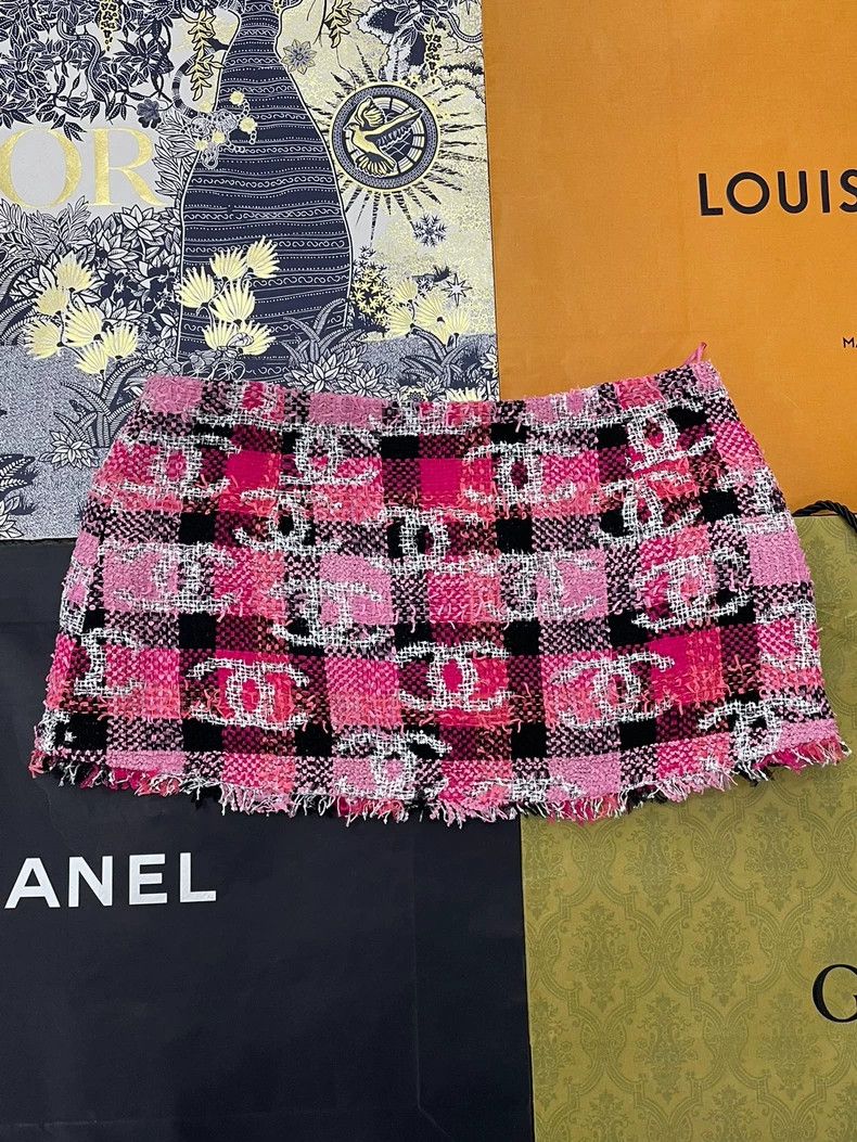 Chanel chanel Series pink tweed skirt Size 26" / US 2 / IT 38 - 3 Thumbnail