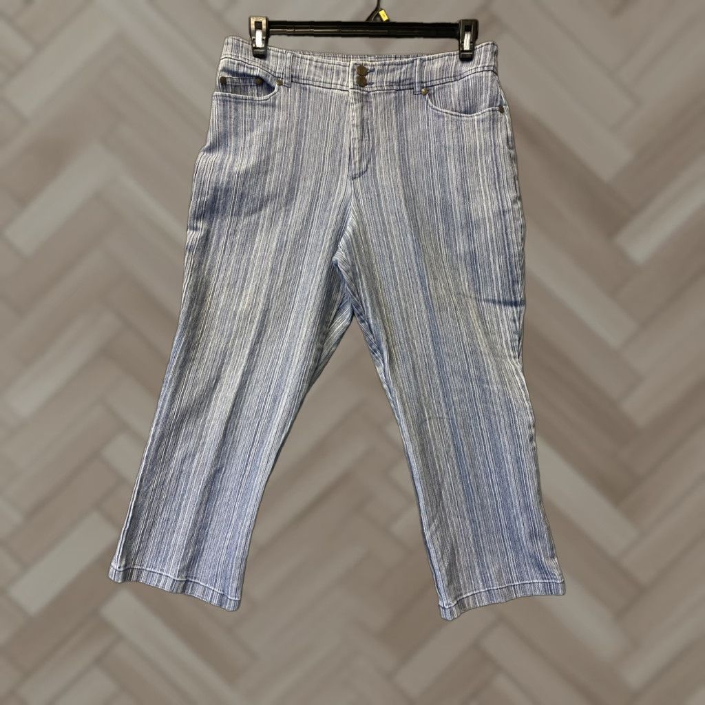 Denime VINTAGE Tribal Women's Denim Jeans Cropped Mid-Rise Straight Light Wash Size 10 Blue 90s Fashion Women's Size 32" / US 10 / IT 46 - 1 Thumbnail