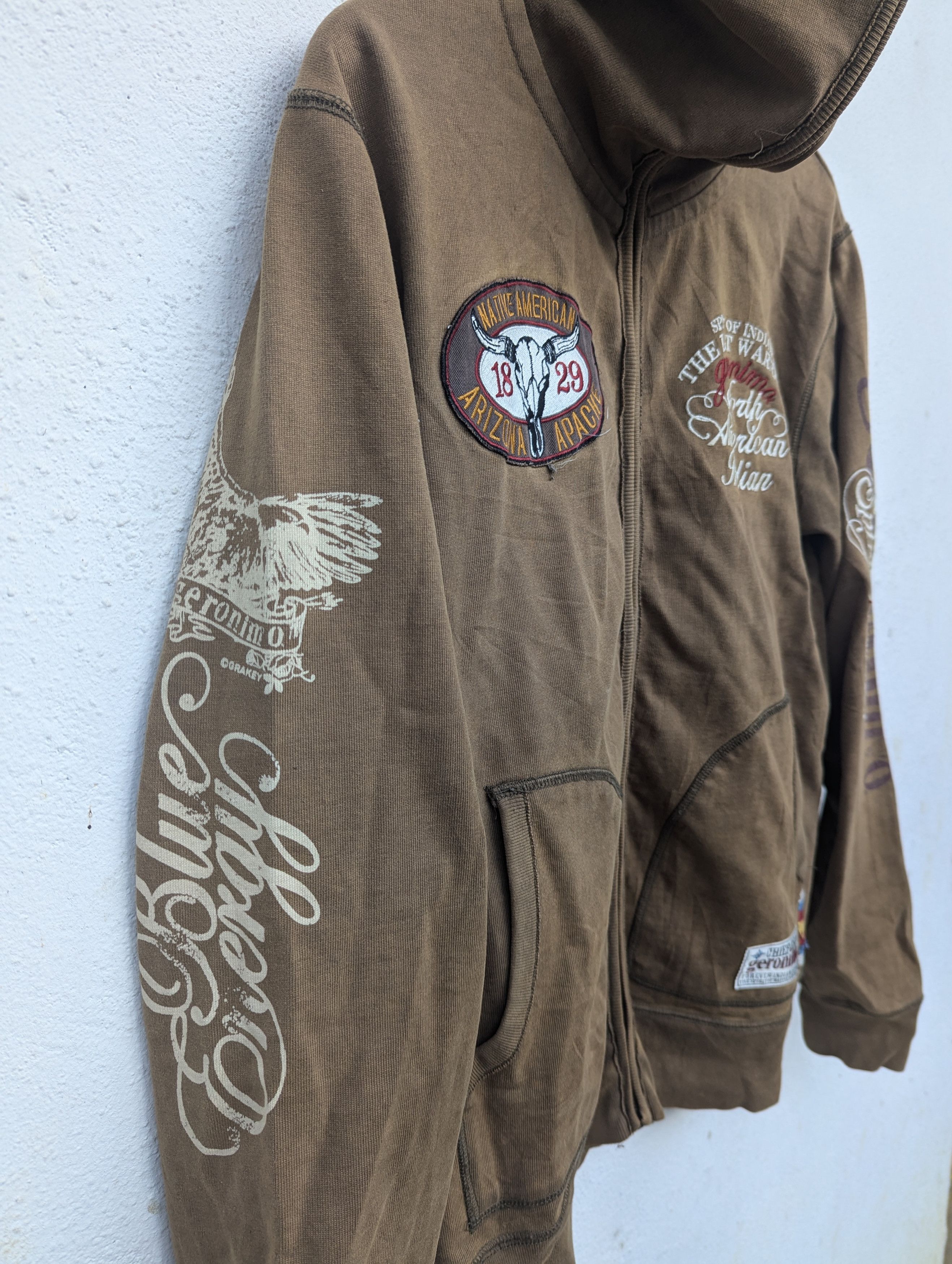 Native GERONIMO AMERICAN INDIAN COLAR SHARK SWEATER Size US M / EU 48-50 / 2 - 6 Thumbnail